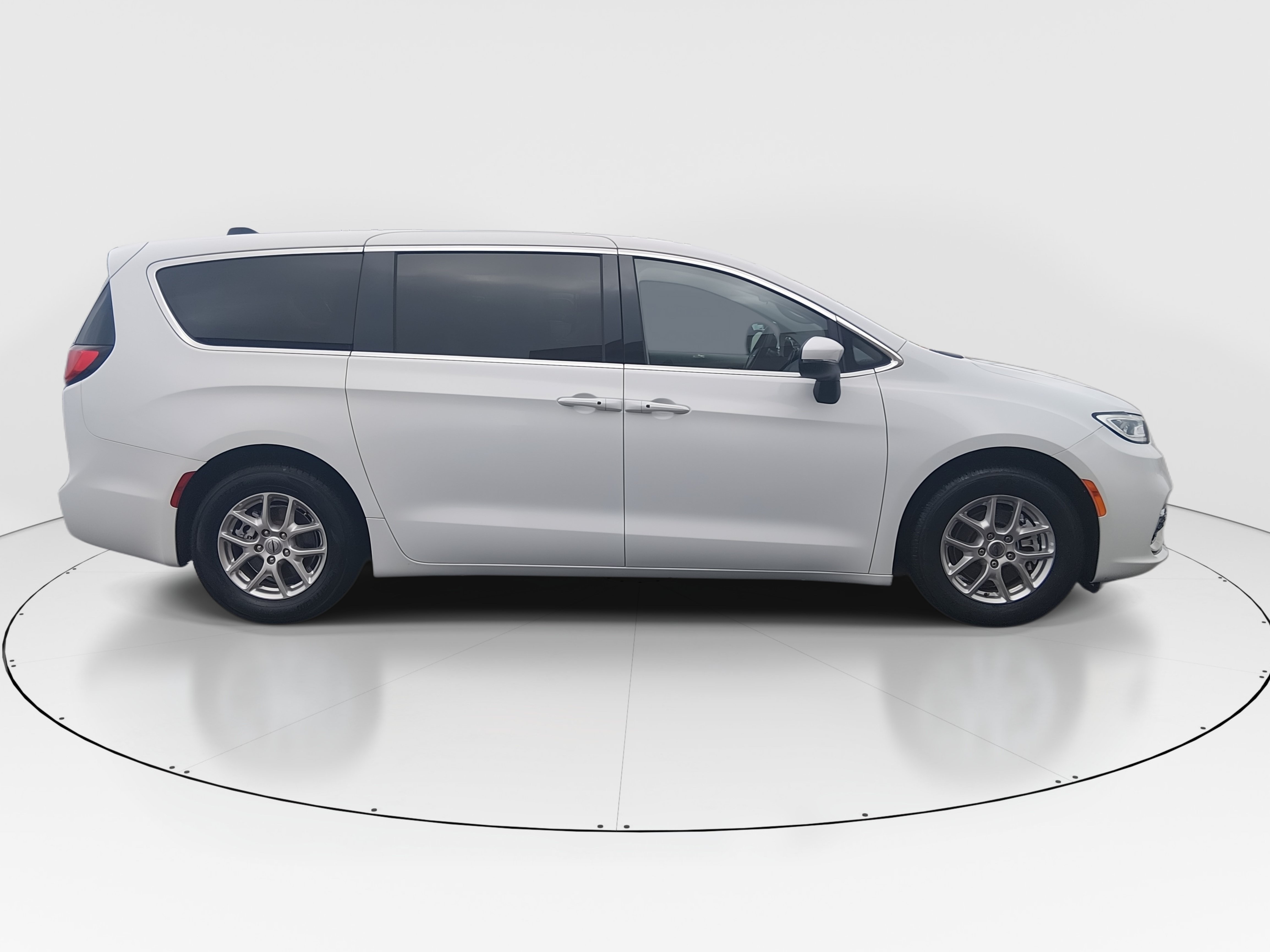 2023 Chrysler Pacifica Touring L - Photo 8