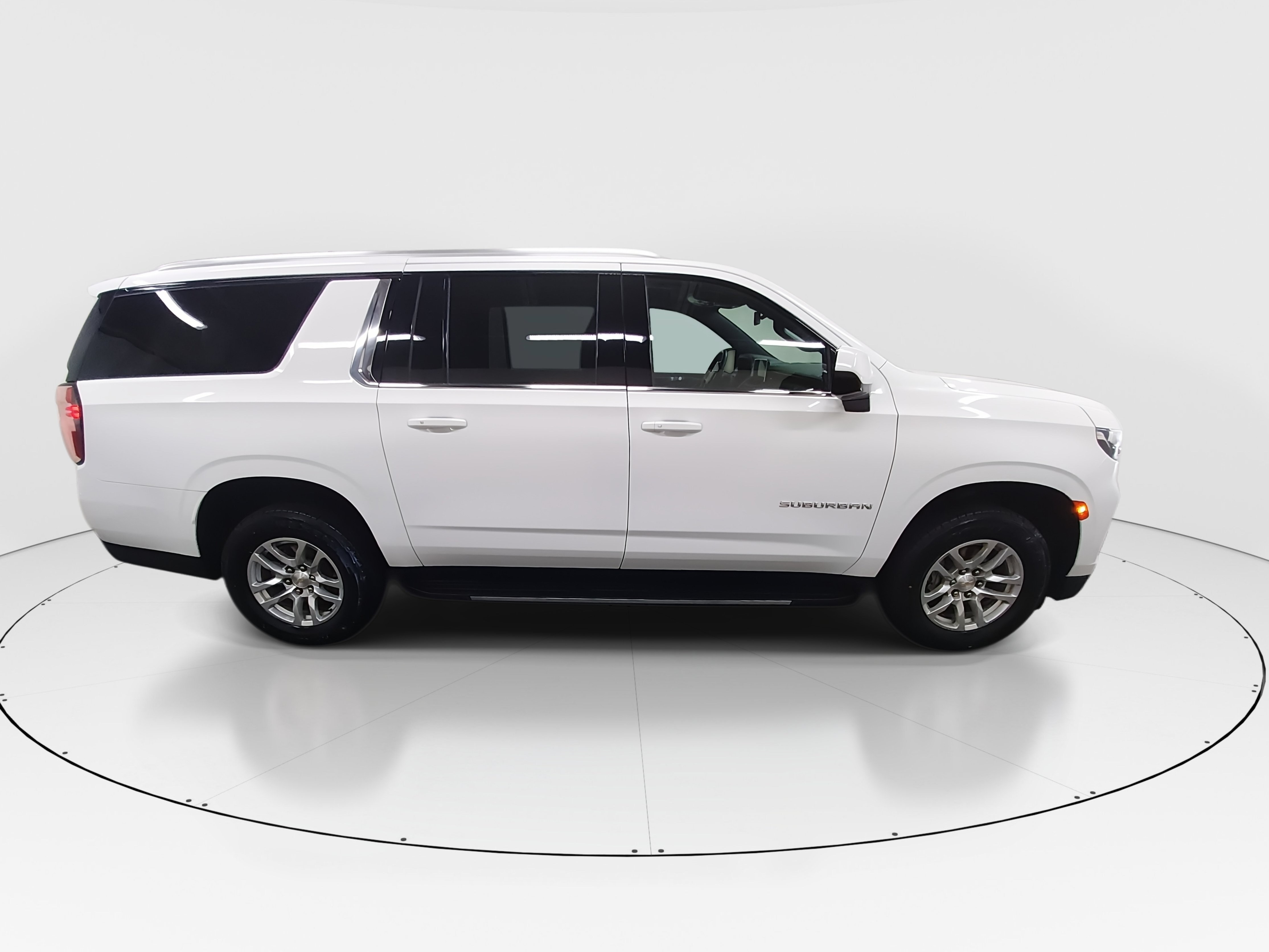 2024 Chevrolet Suburban LT - Photo 8