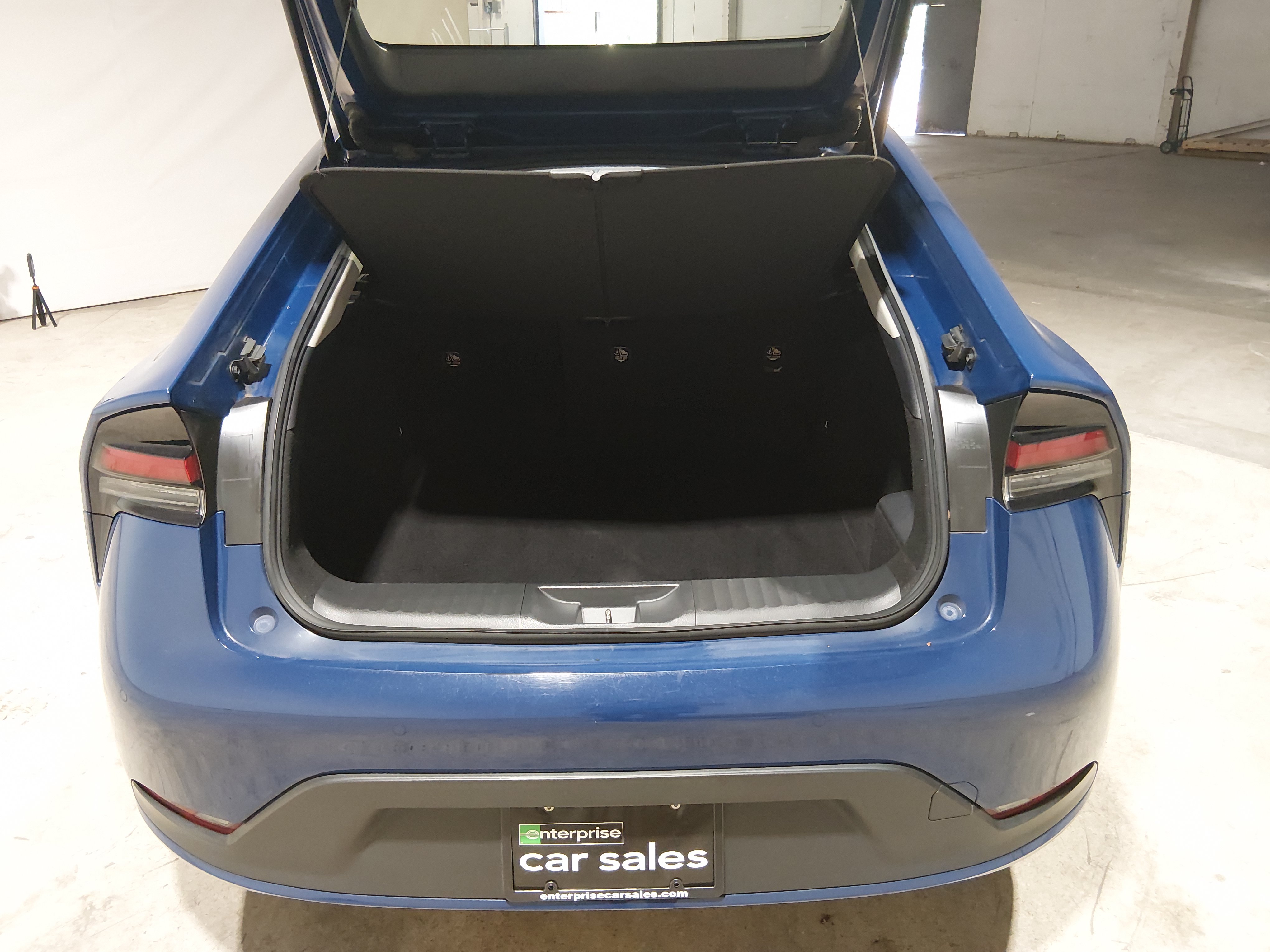 2024 Toyota Prius LE - Photo 11