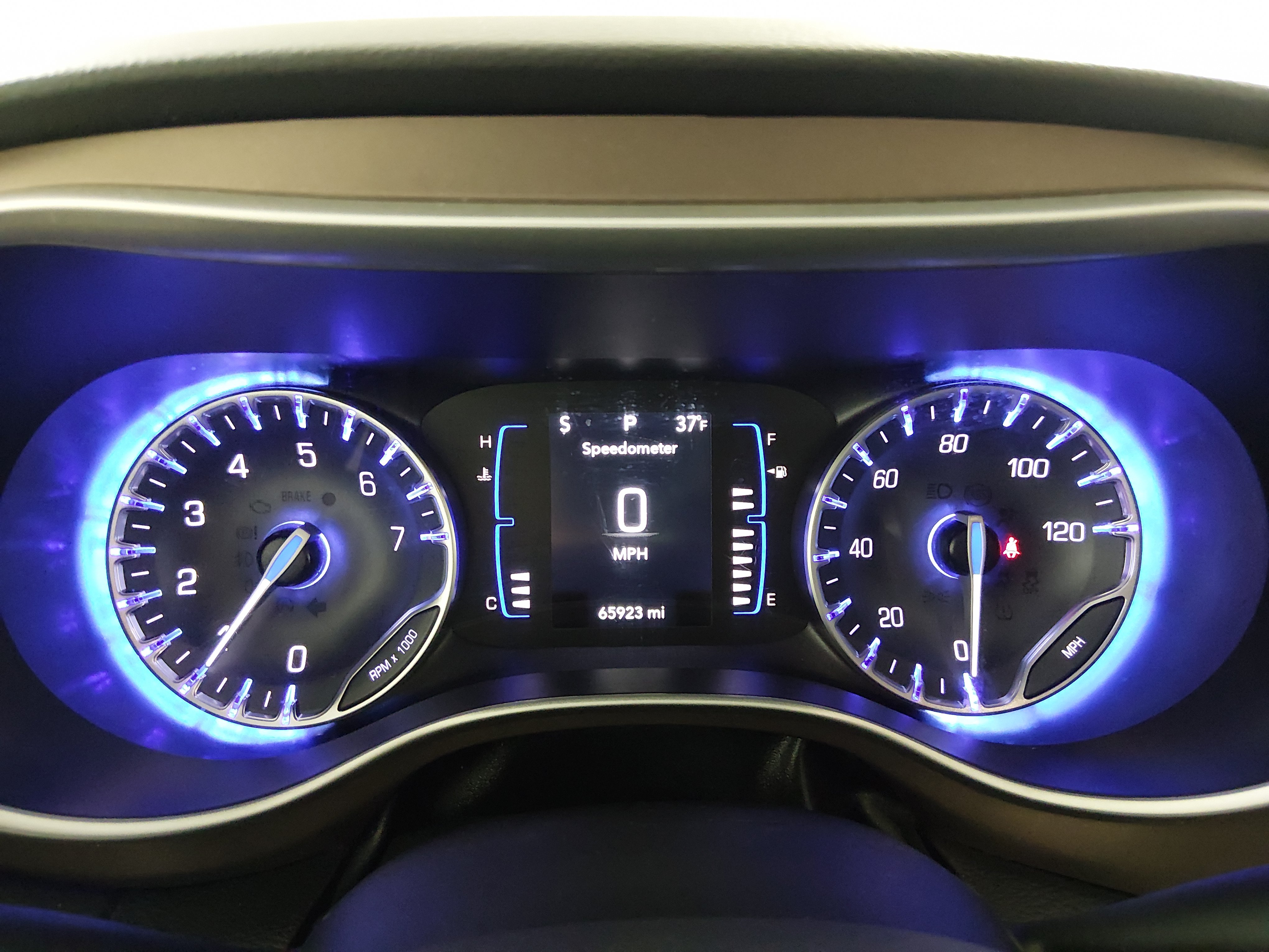2023 Chrysler Voyager LX - Photo 14