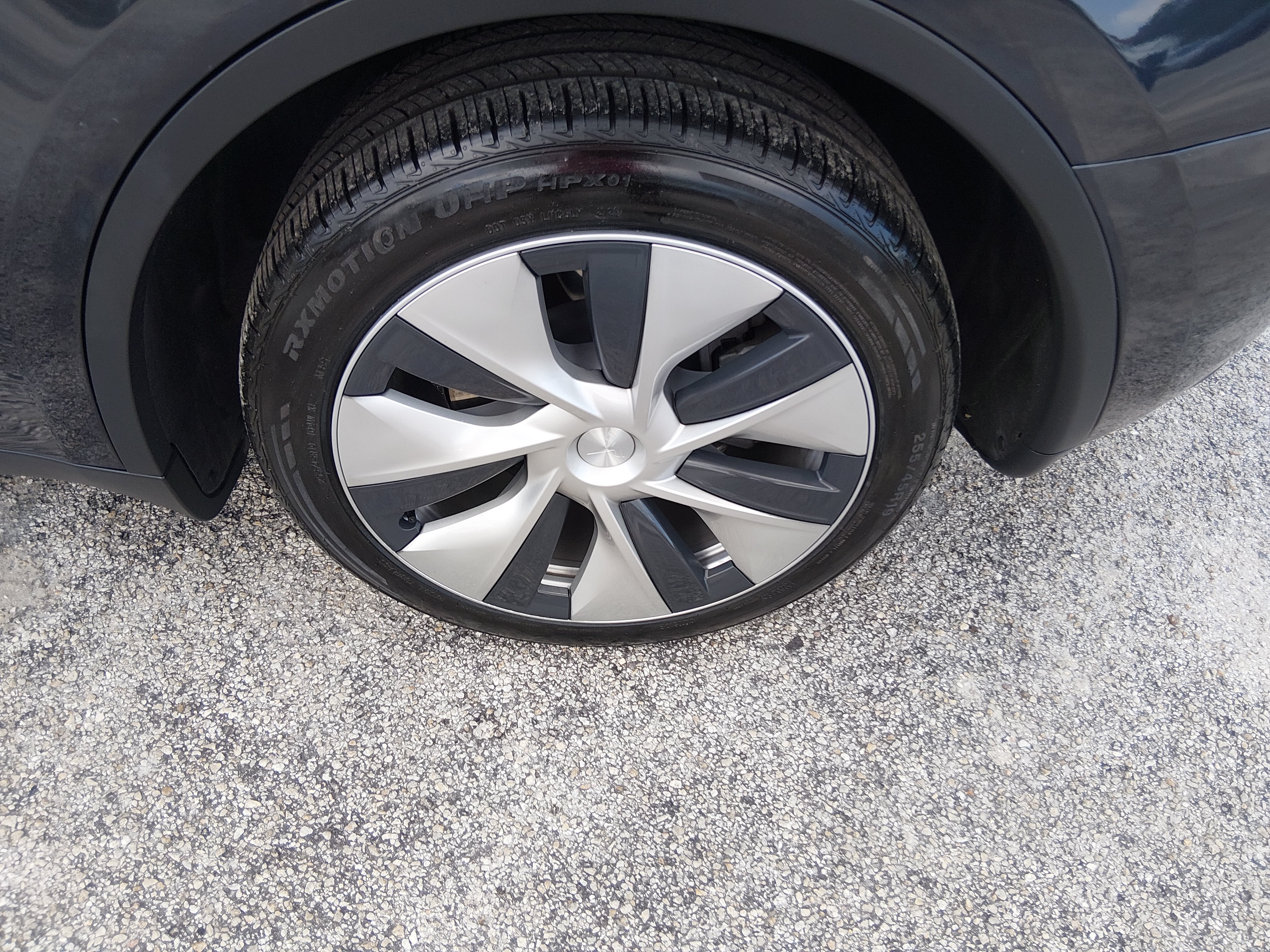 2024 Tesla Model Y Long Range - Photo 10