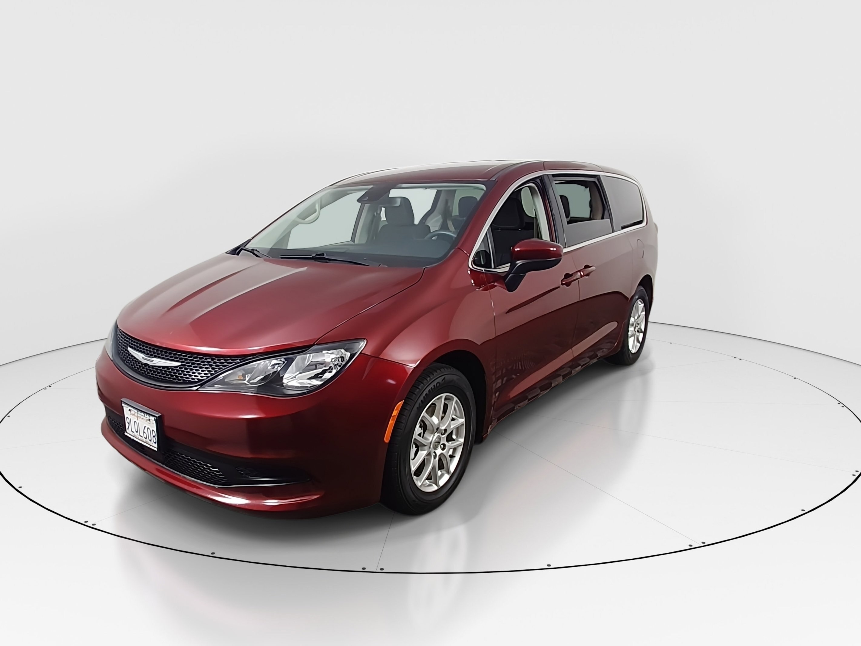 2023 Chrysler Voyager LX - Photo 3