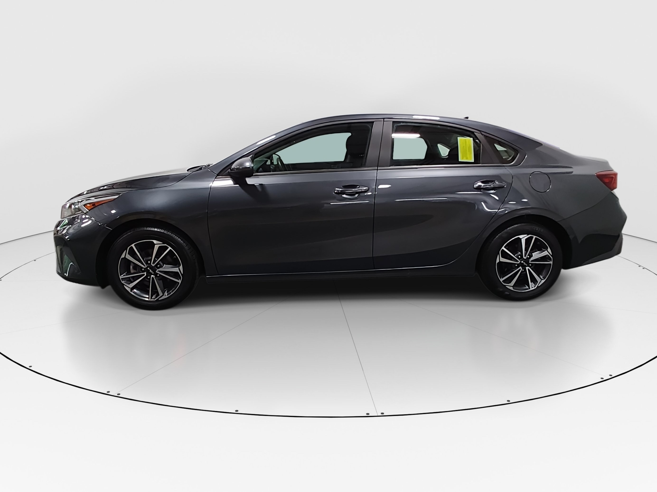 2024 Kia Forte LXS - Photo 4
