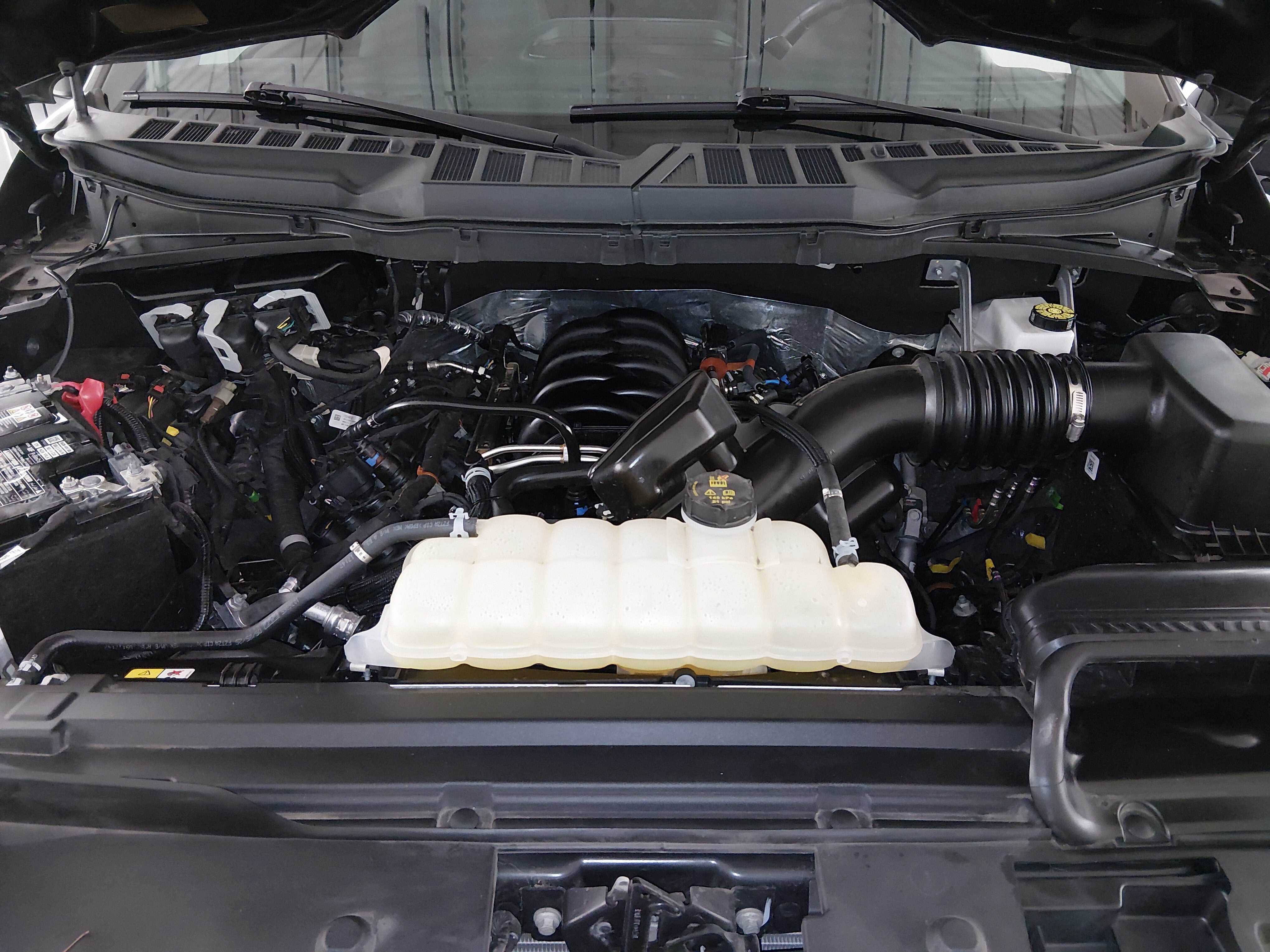 2025 Ford F-150 XLT - Photo 9