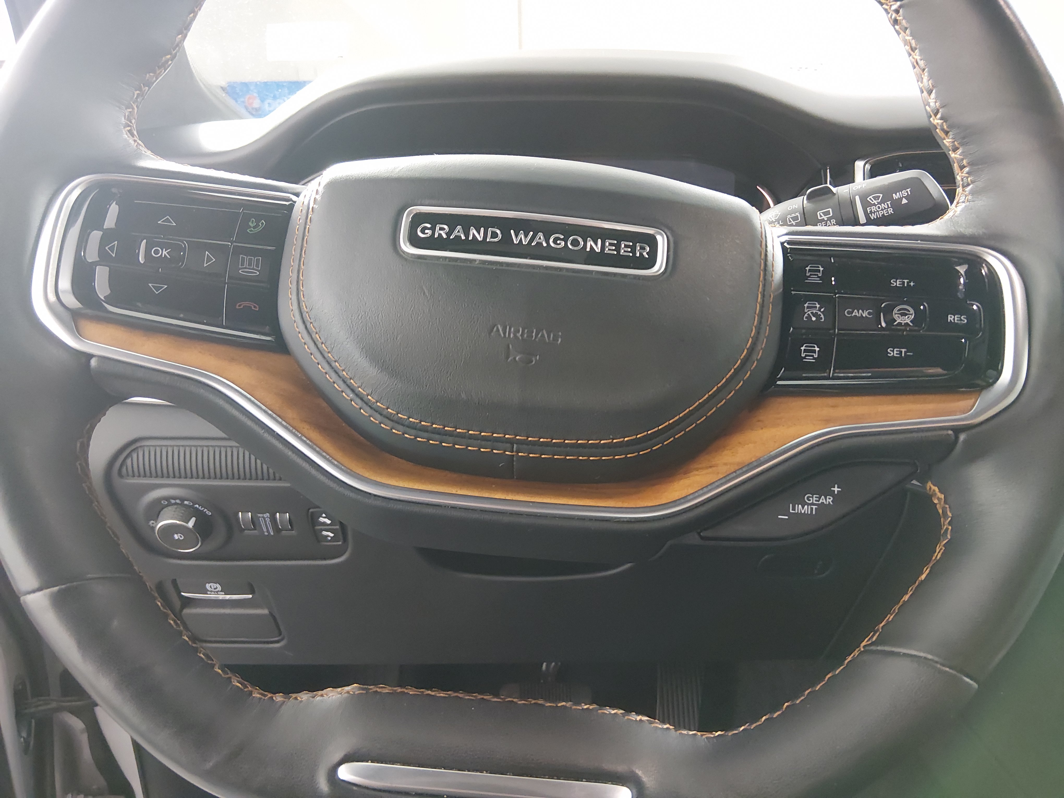 2024 Jeep Grand Wagoneer L Series III - Photo 12