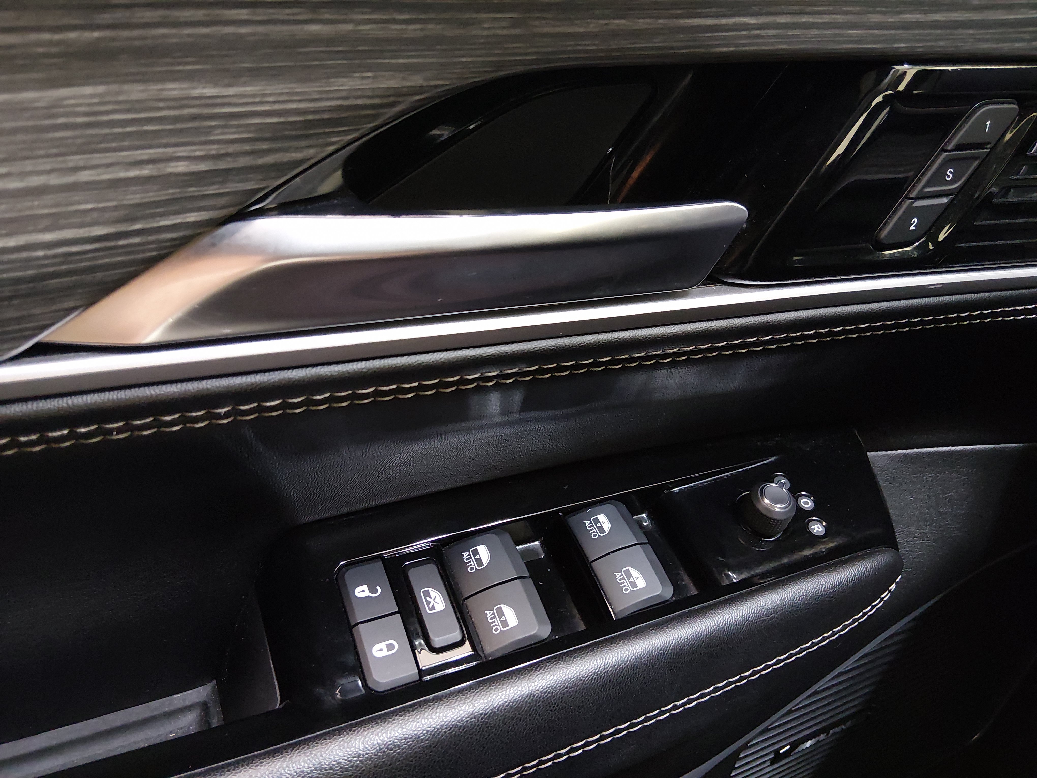 2023 Jeep Wagoneer L Series III - Photo 20