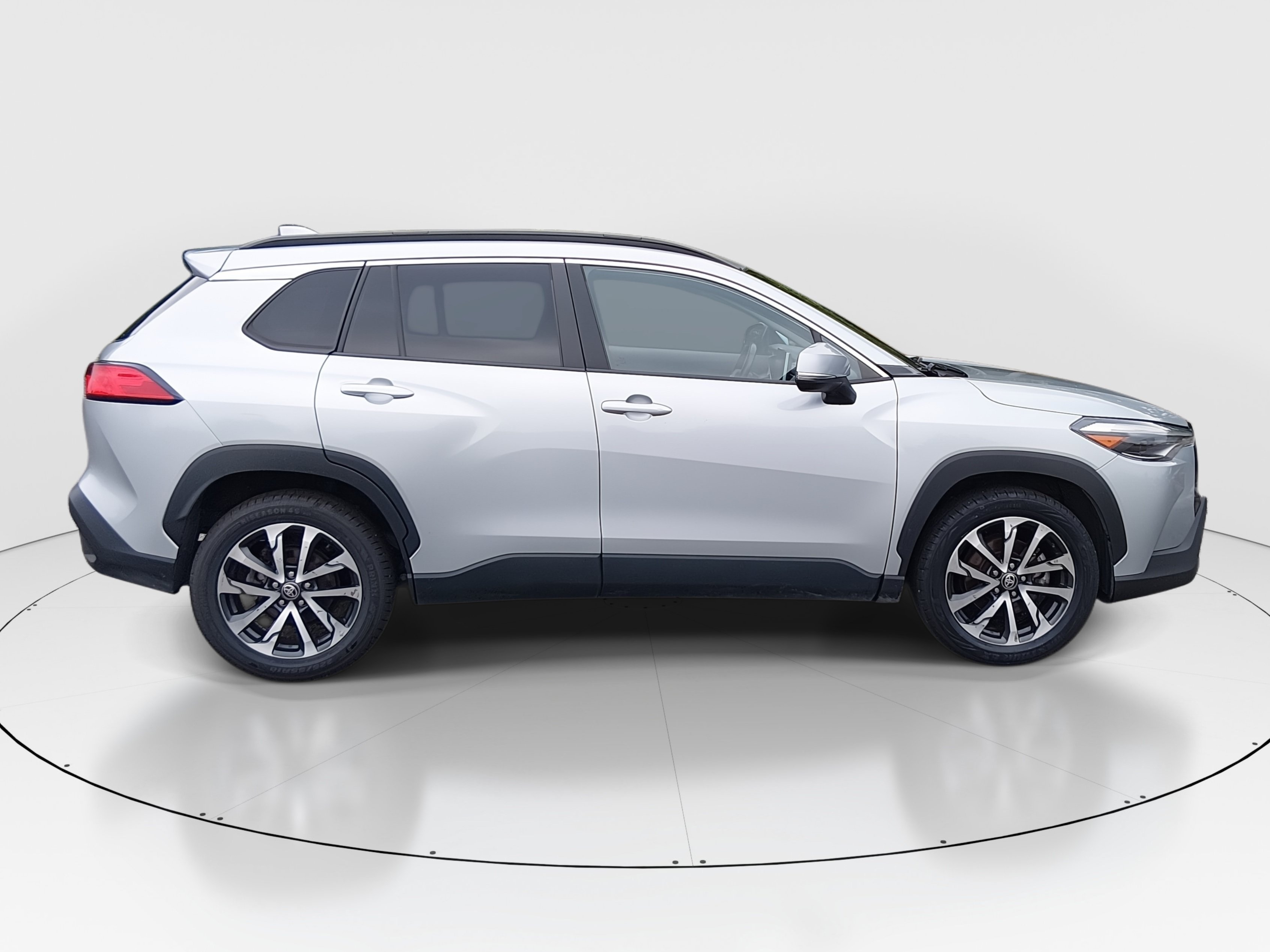 2024 Toyota Corolla Cross XLE - Photo 8