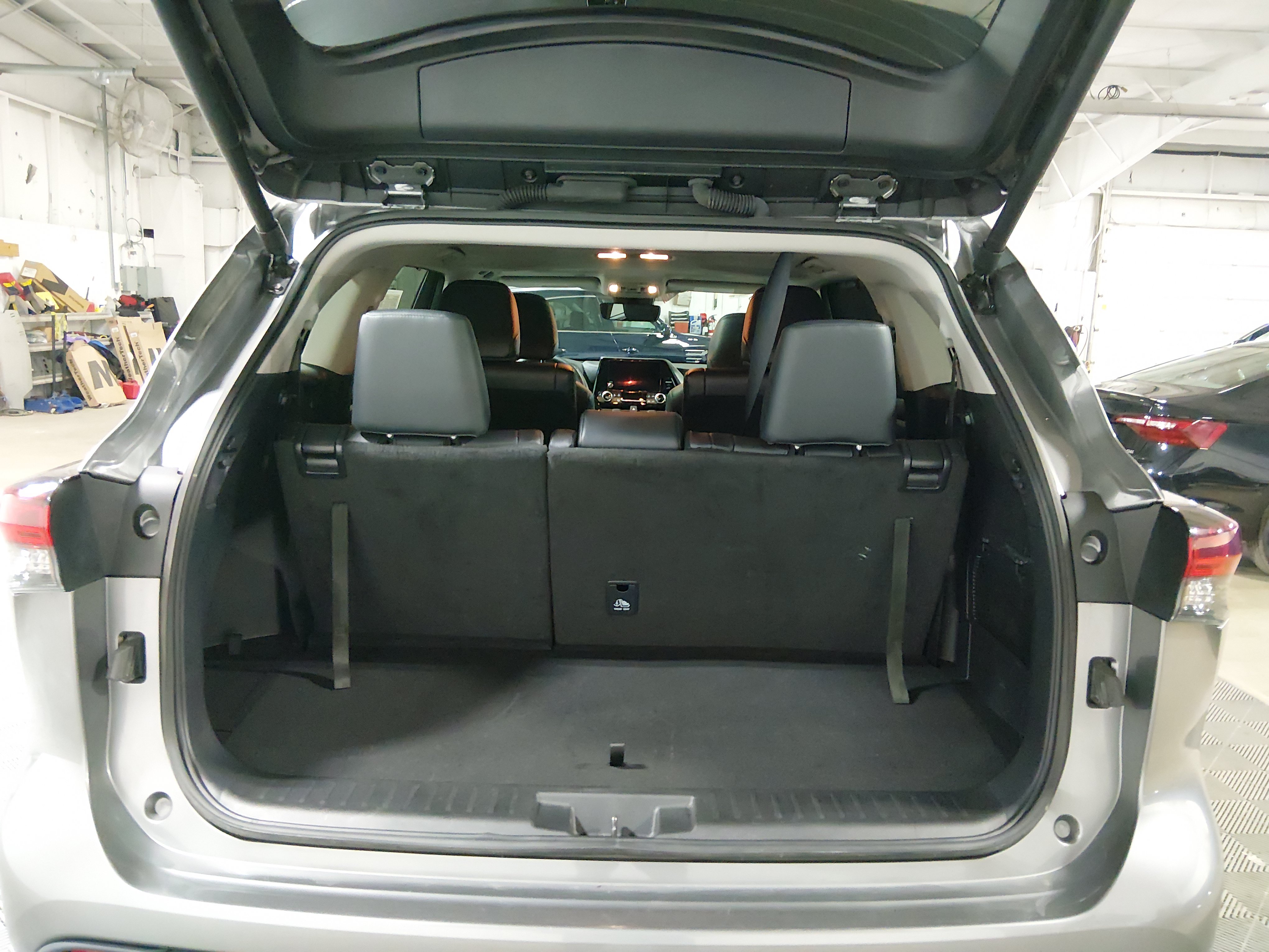 2025 Toyota Highlander XLE - Photo 11
