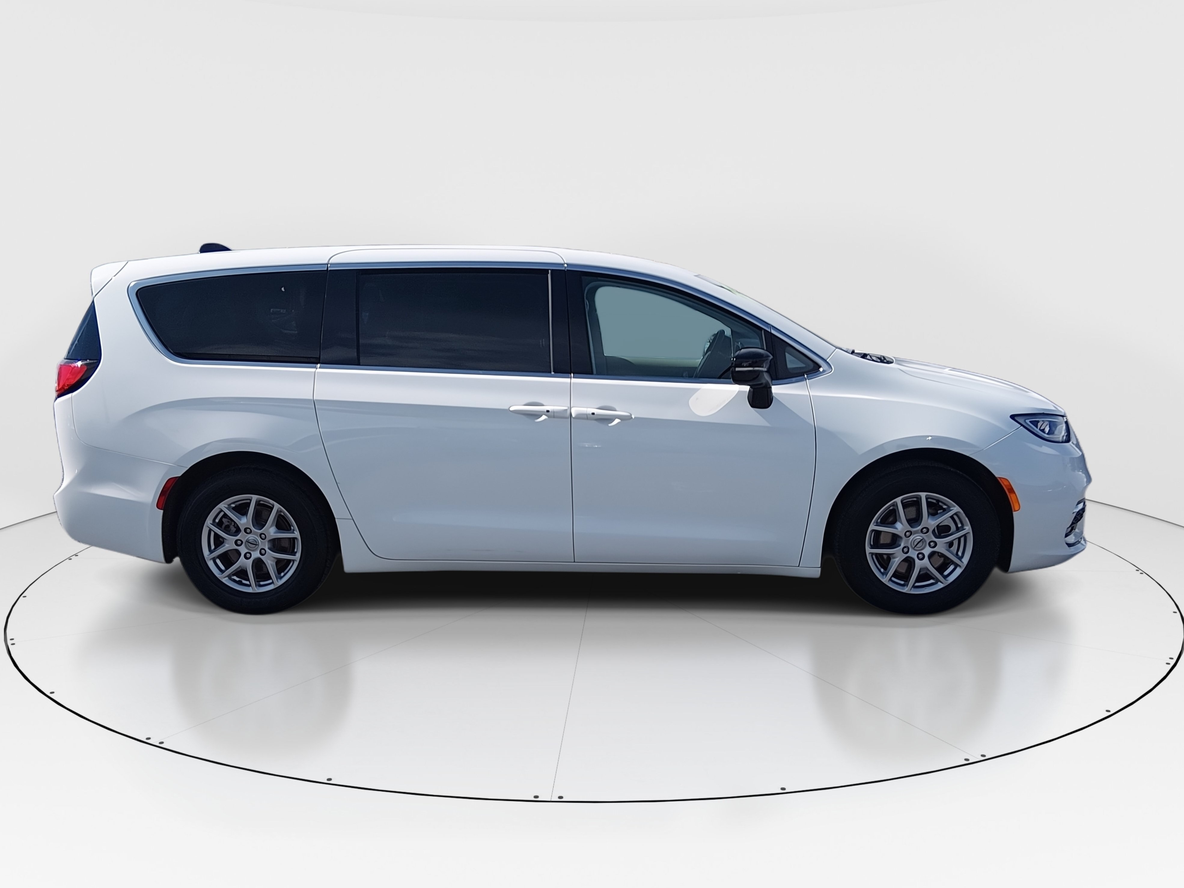 2024 Chrysler Pacifica Touring L - Photo 8