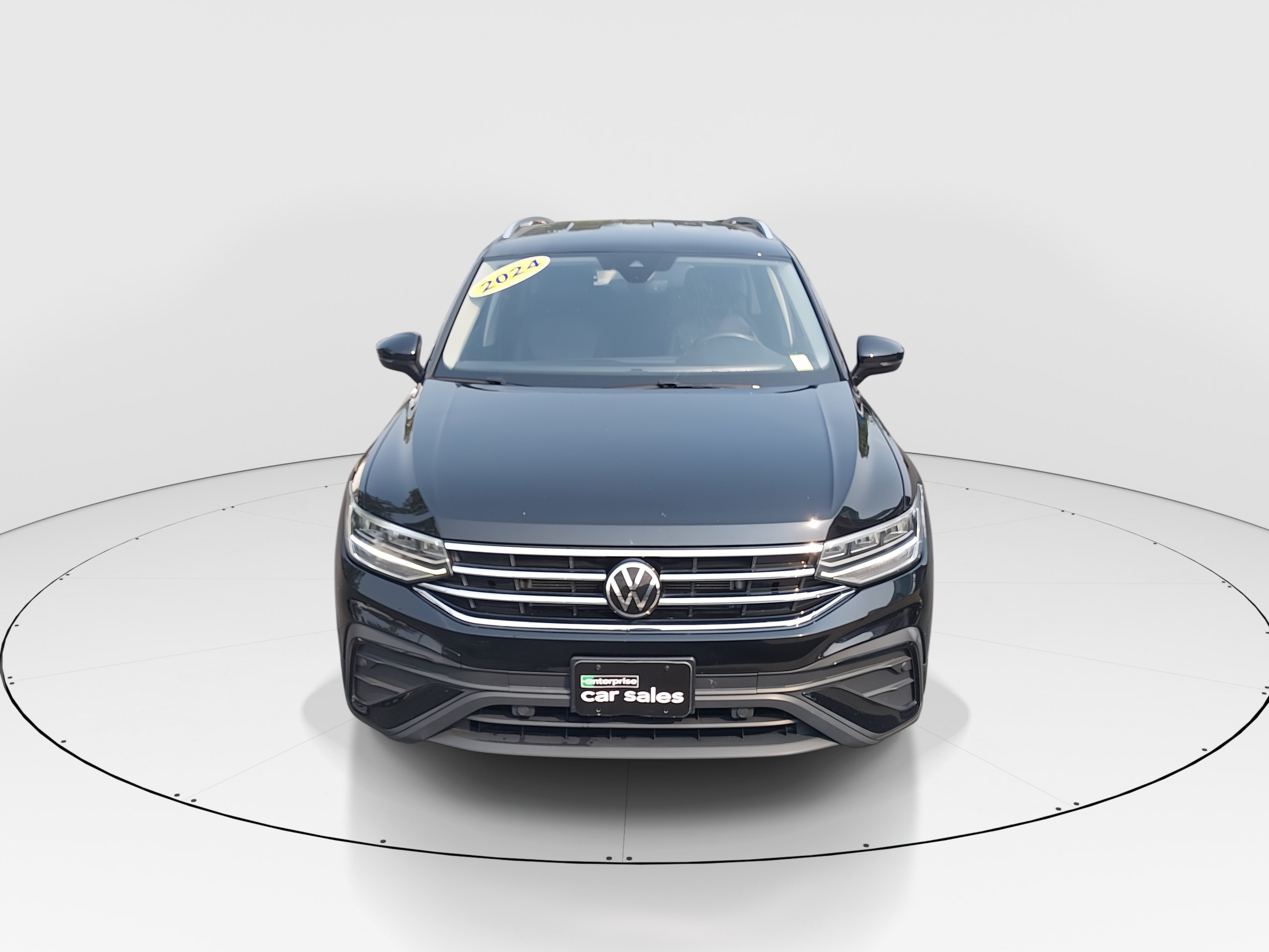 2024 Volkswagen Tiguan SE - Photo 2