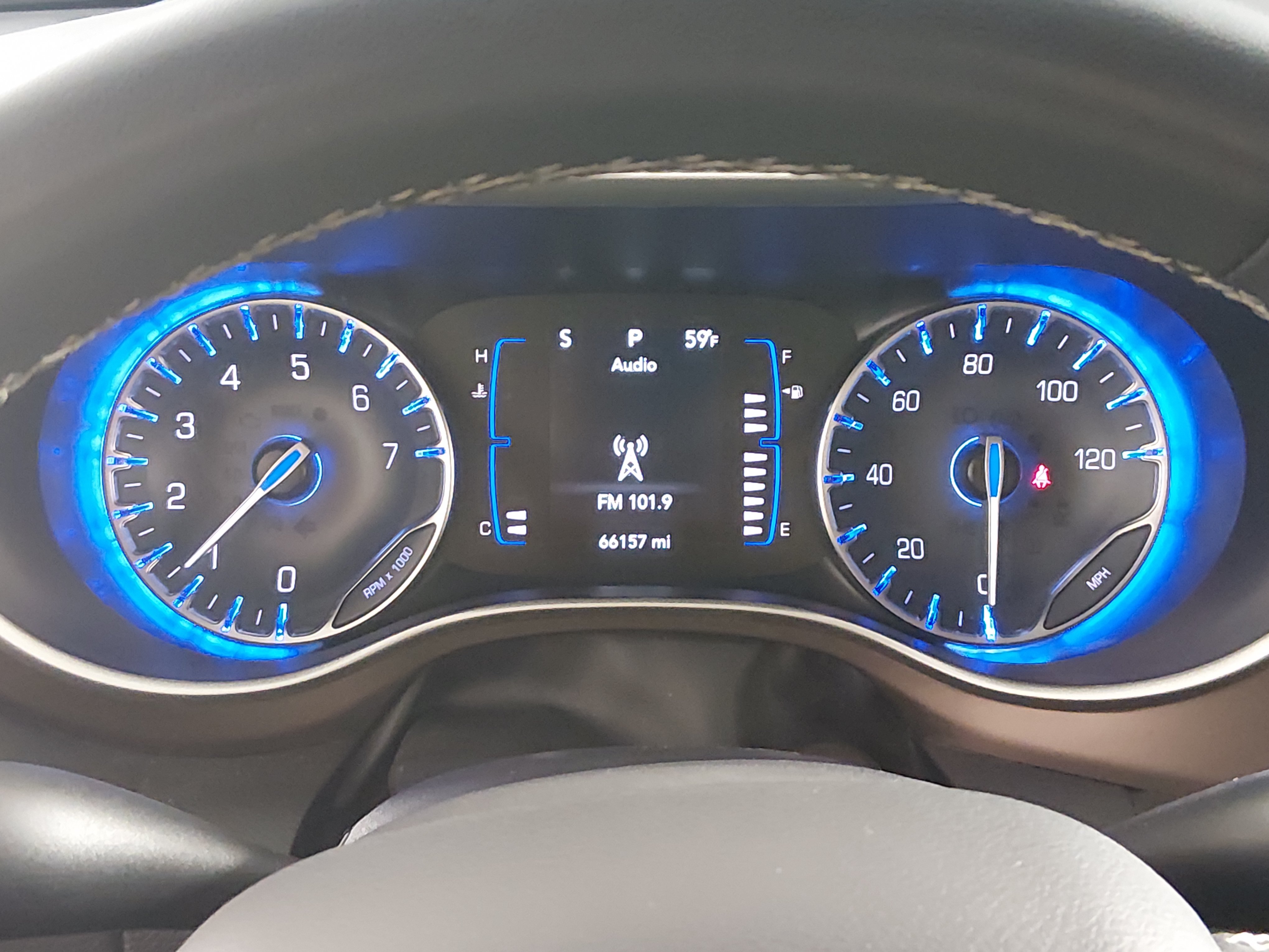 2023 Chrysler Voyager LX - Photo 14