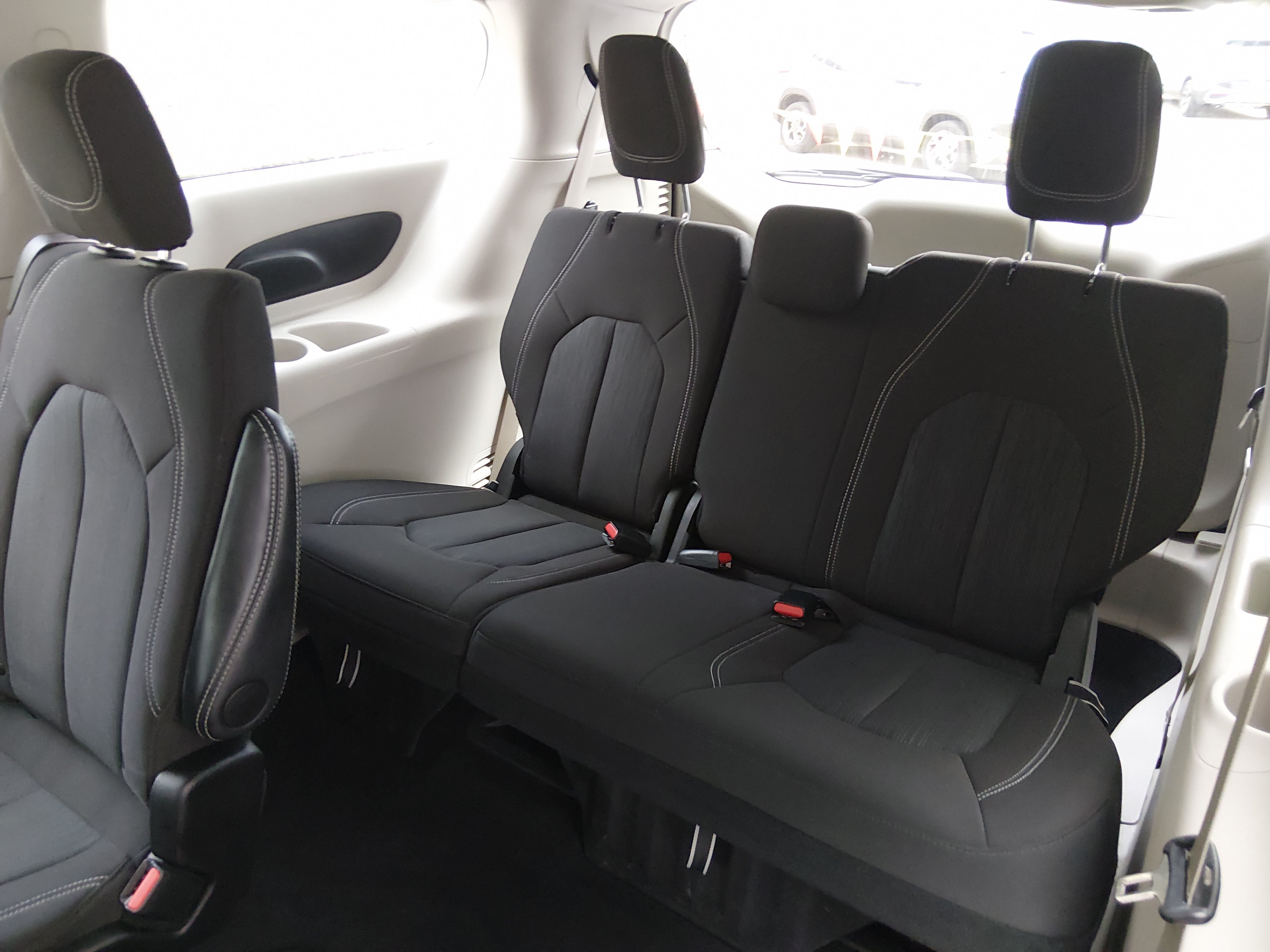 2024 Chrysler Voyager LX - Photo 28