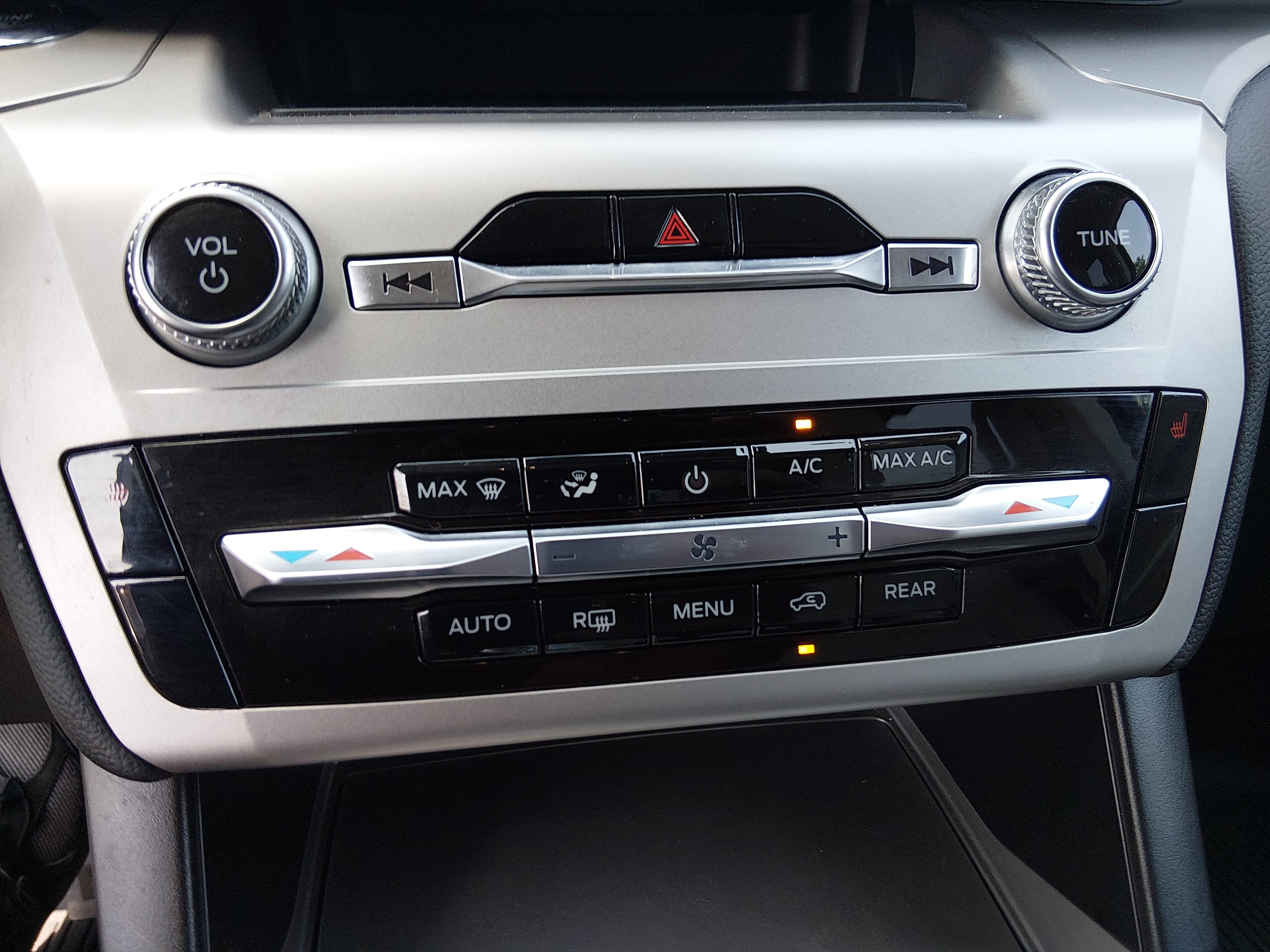2022 Ford Explorer XLT - Photo 18