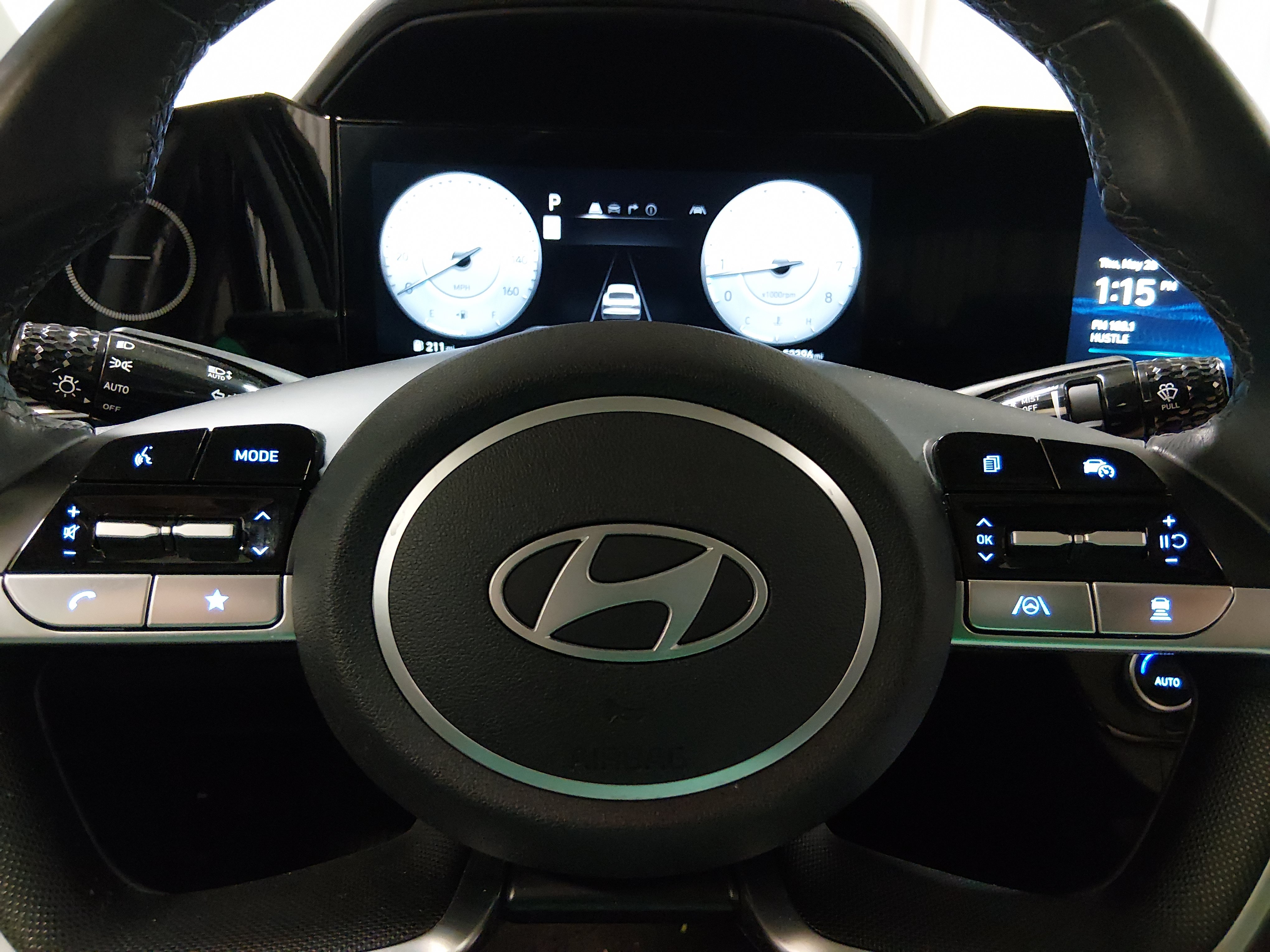 2024 Hyundai Elantra Limited - Photo 12