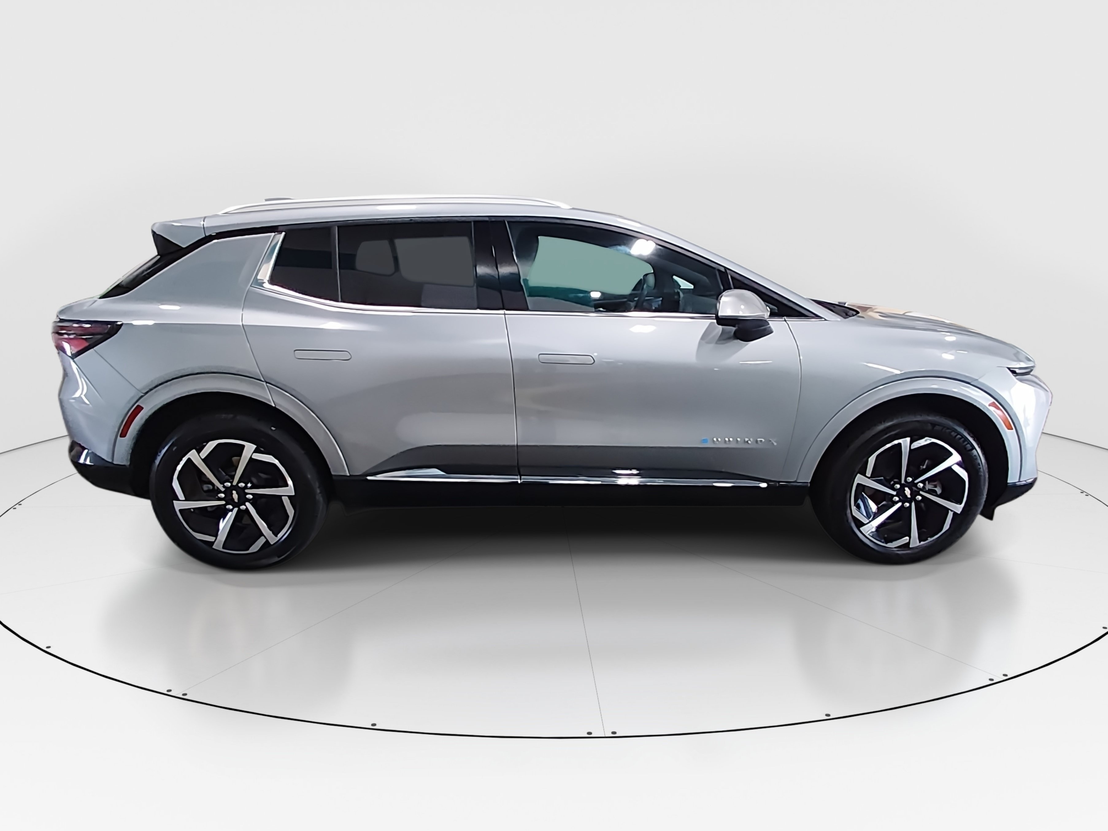2024 Chevrolet Equinox EV LT - Photo 8
