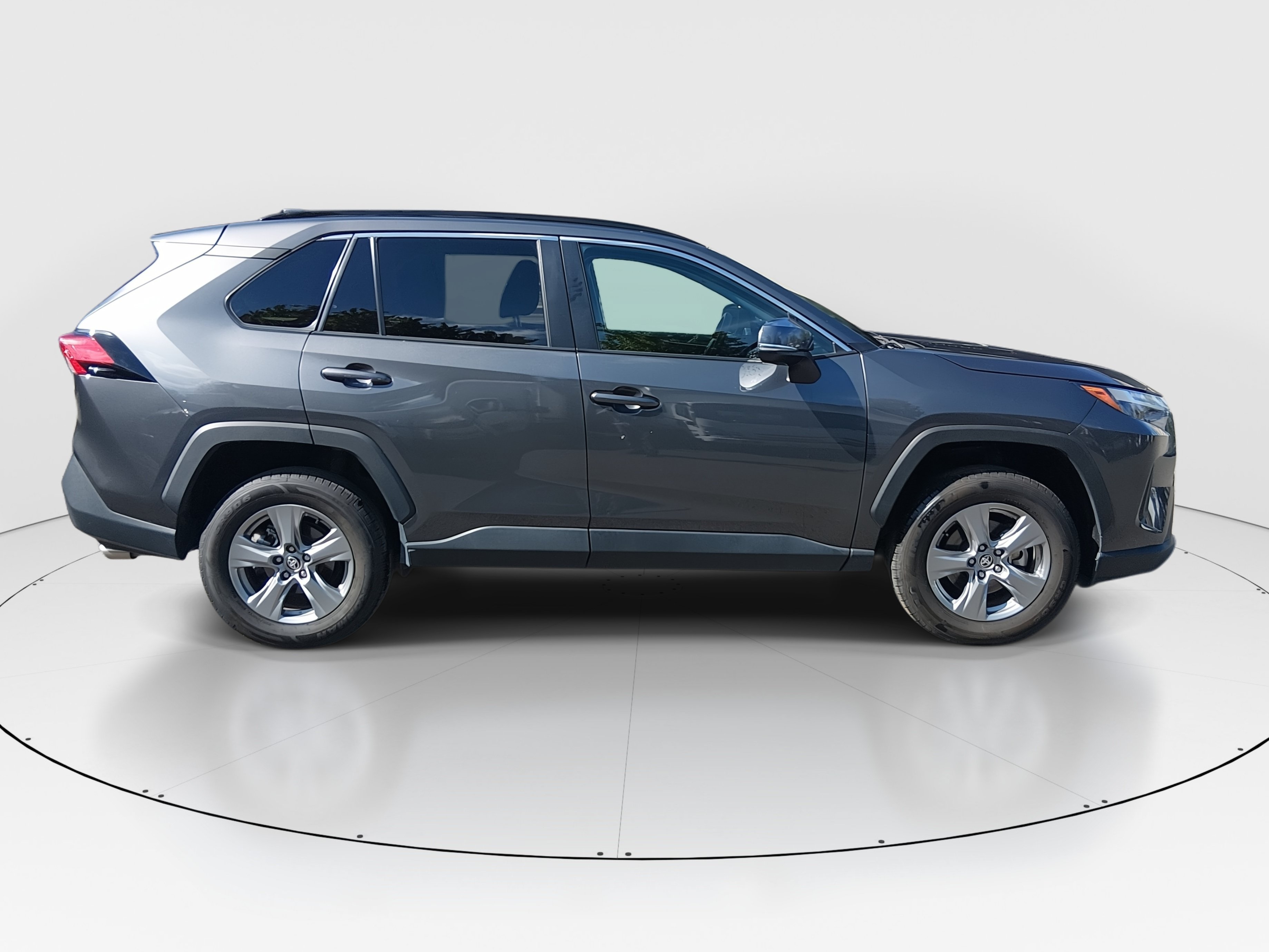 2024 Toyota RAV4 XLE - Photo 8