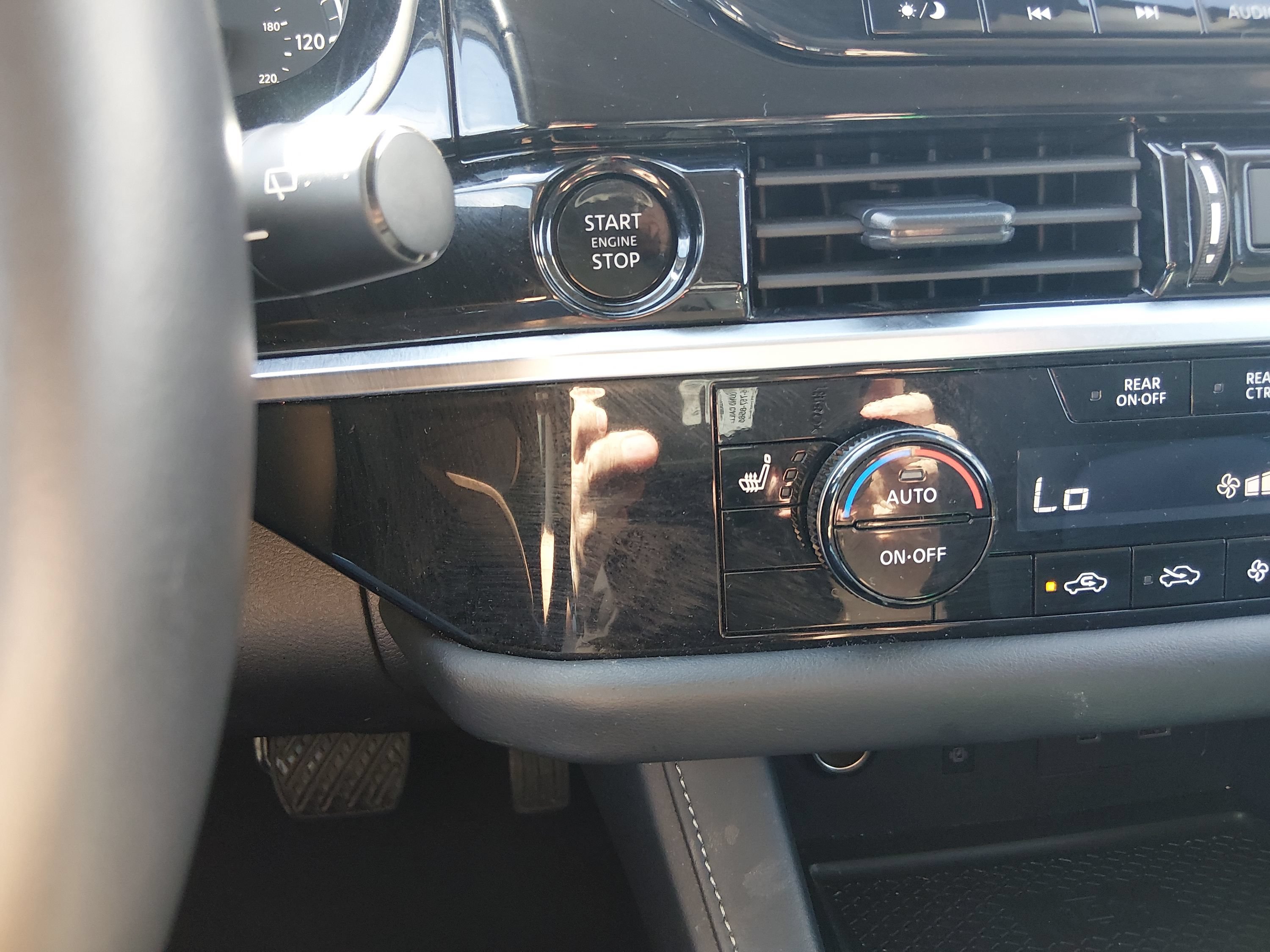2025 Nissan Pathfinder SL - Photo 13