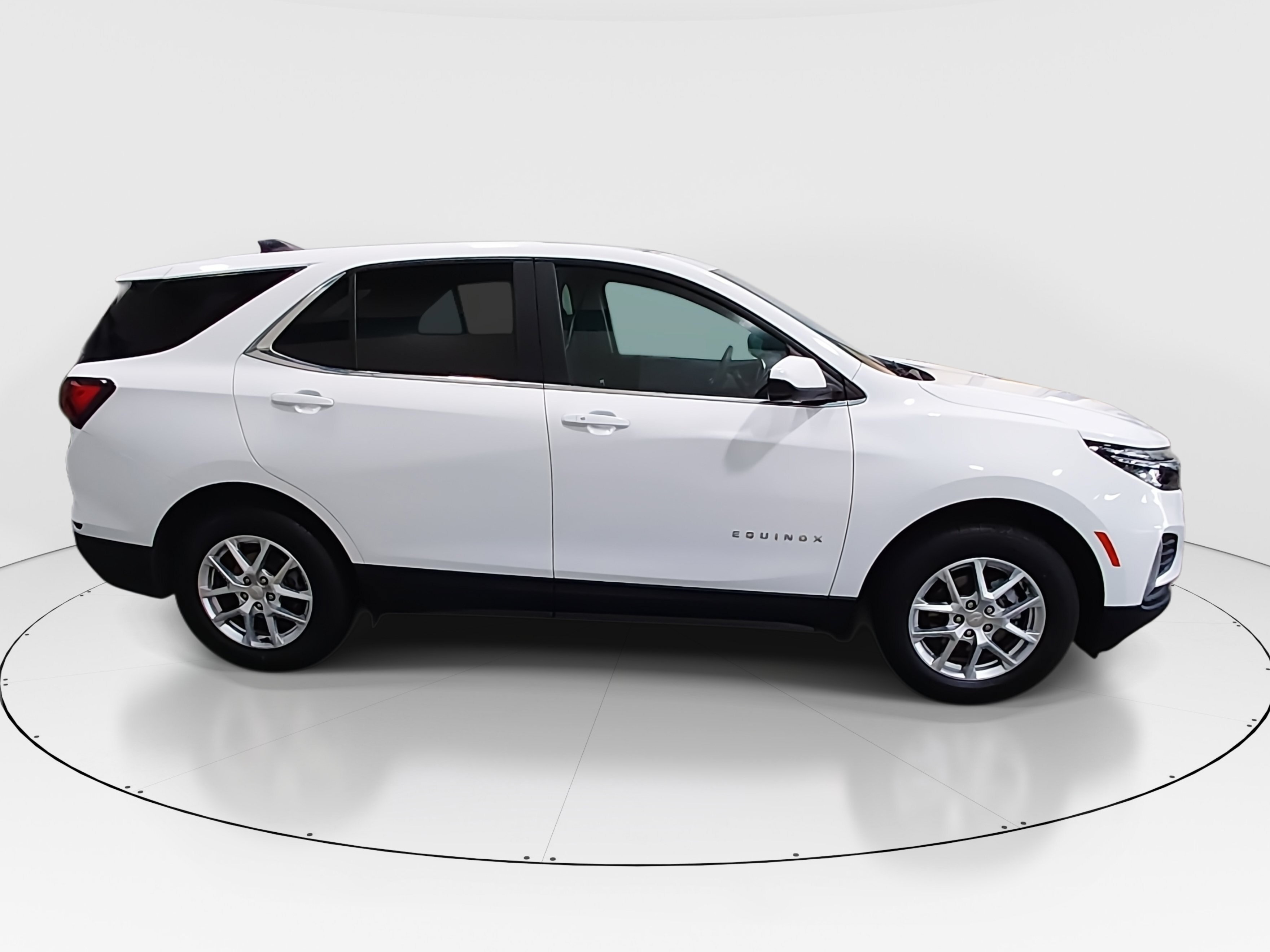 2024 Chevrolet Equinox LT - Photo 8