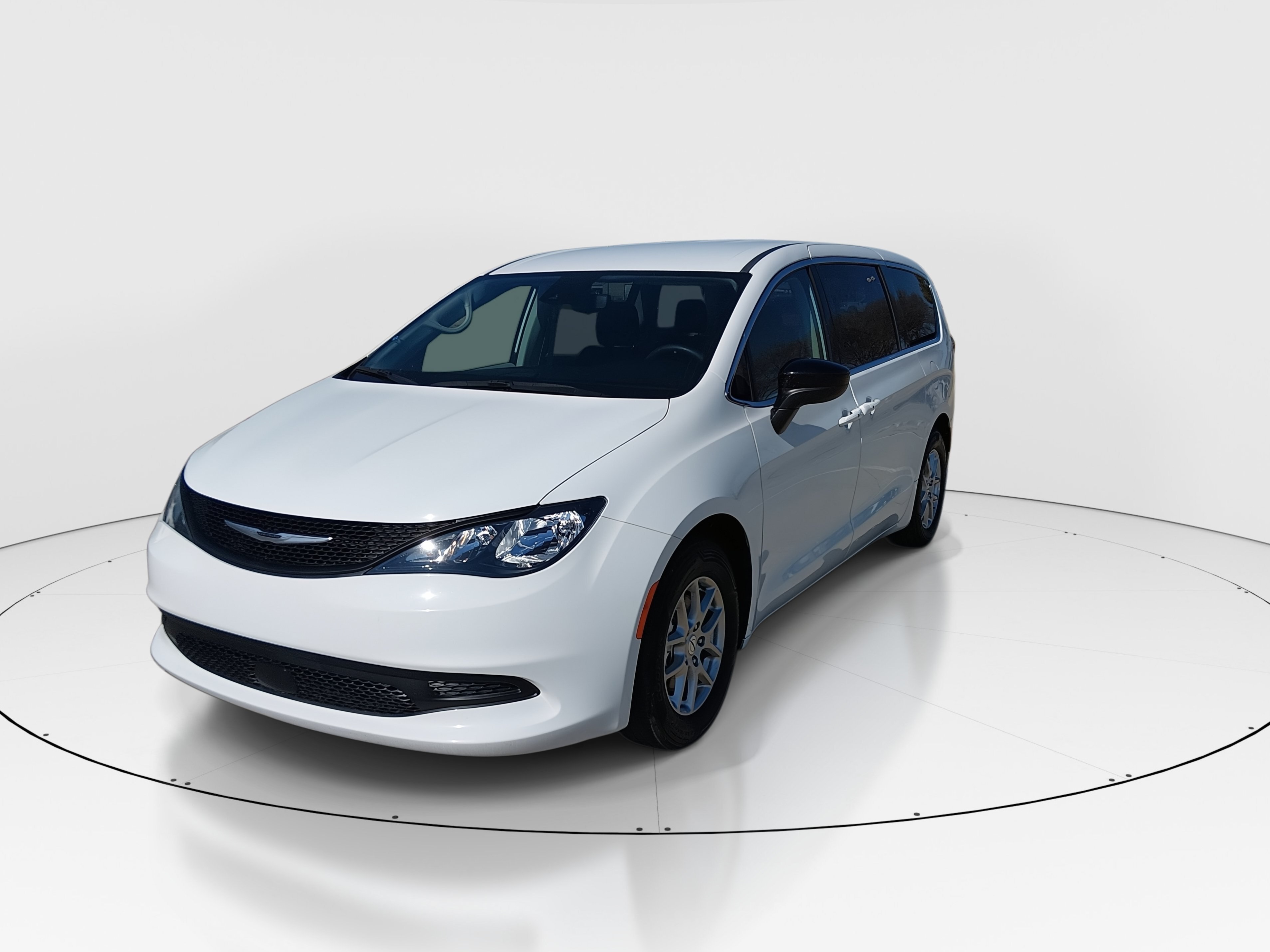2024 Chrysler Voyager LX - Photo 3
