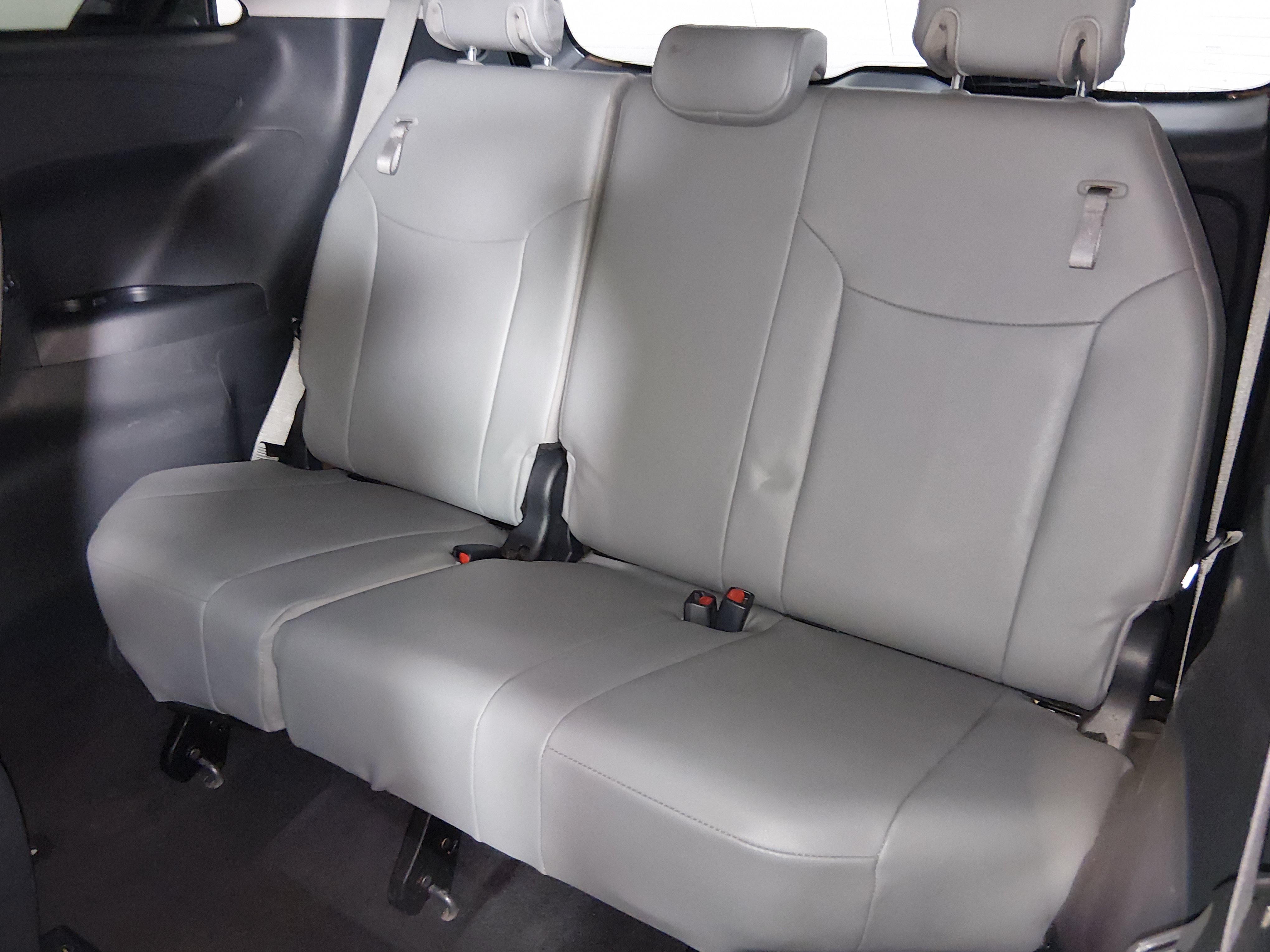2025 Toyota Sienna XLE - Photo 18