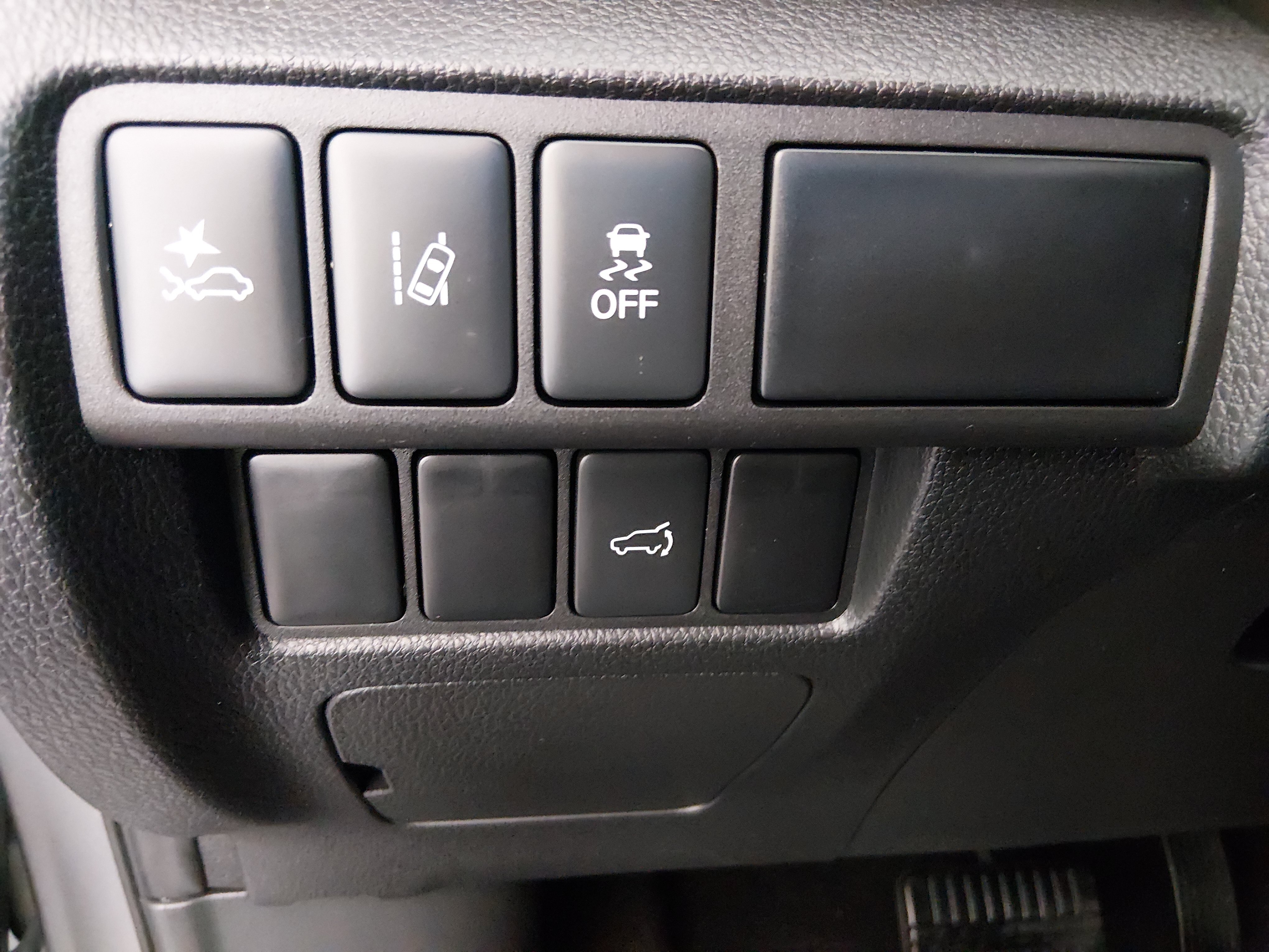 2025 Mitsubishi Eclipse Cross SEL - Photo 13