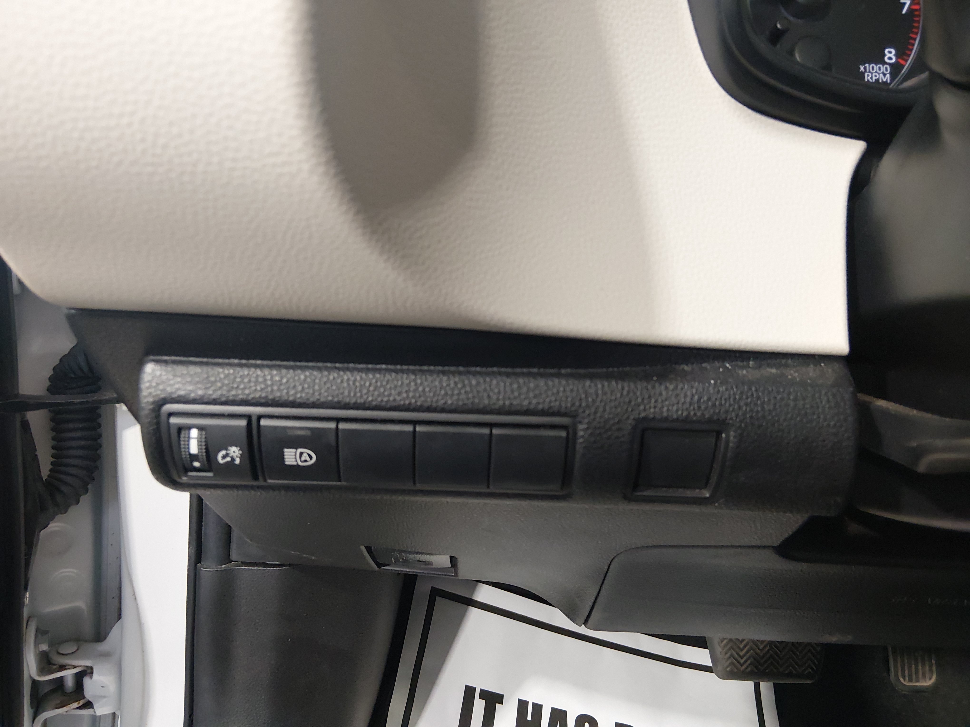 2023 Toyota Corolla LE - Photo 13