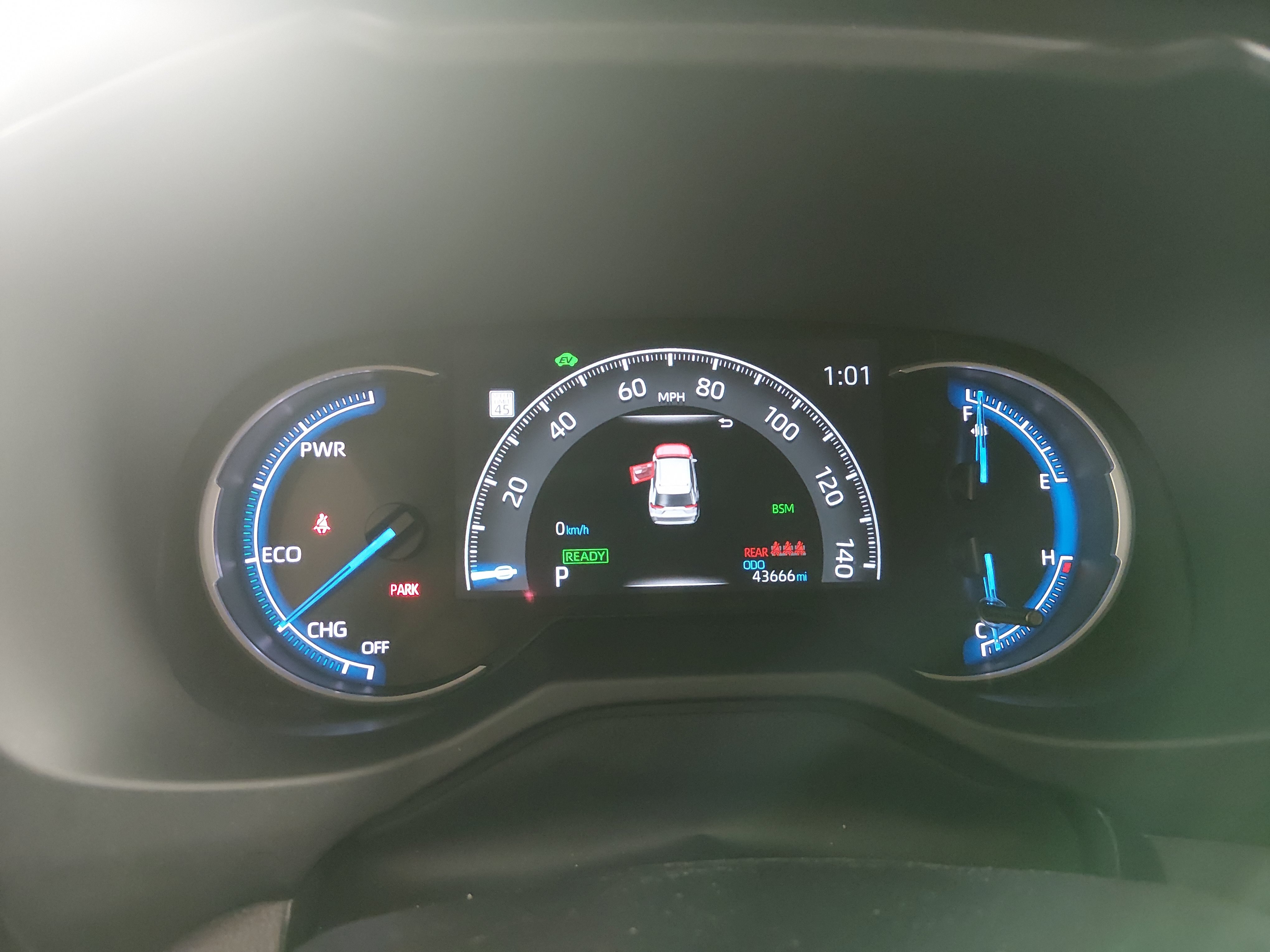 2025 Toyota RAV4 XLE - Photo 14
