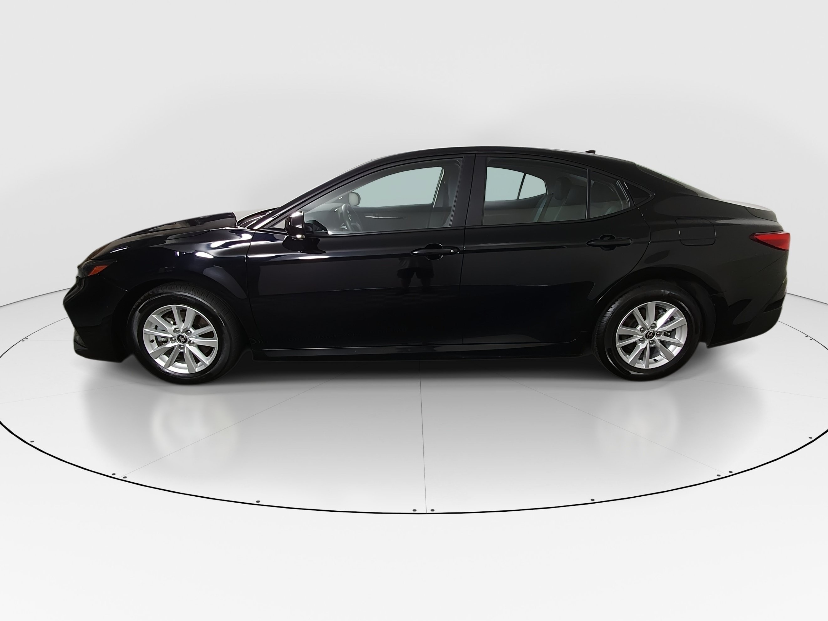 2025 Toyota Camry LE 4