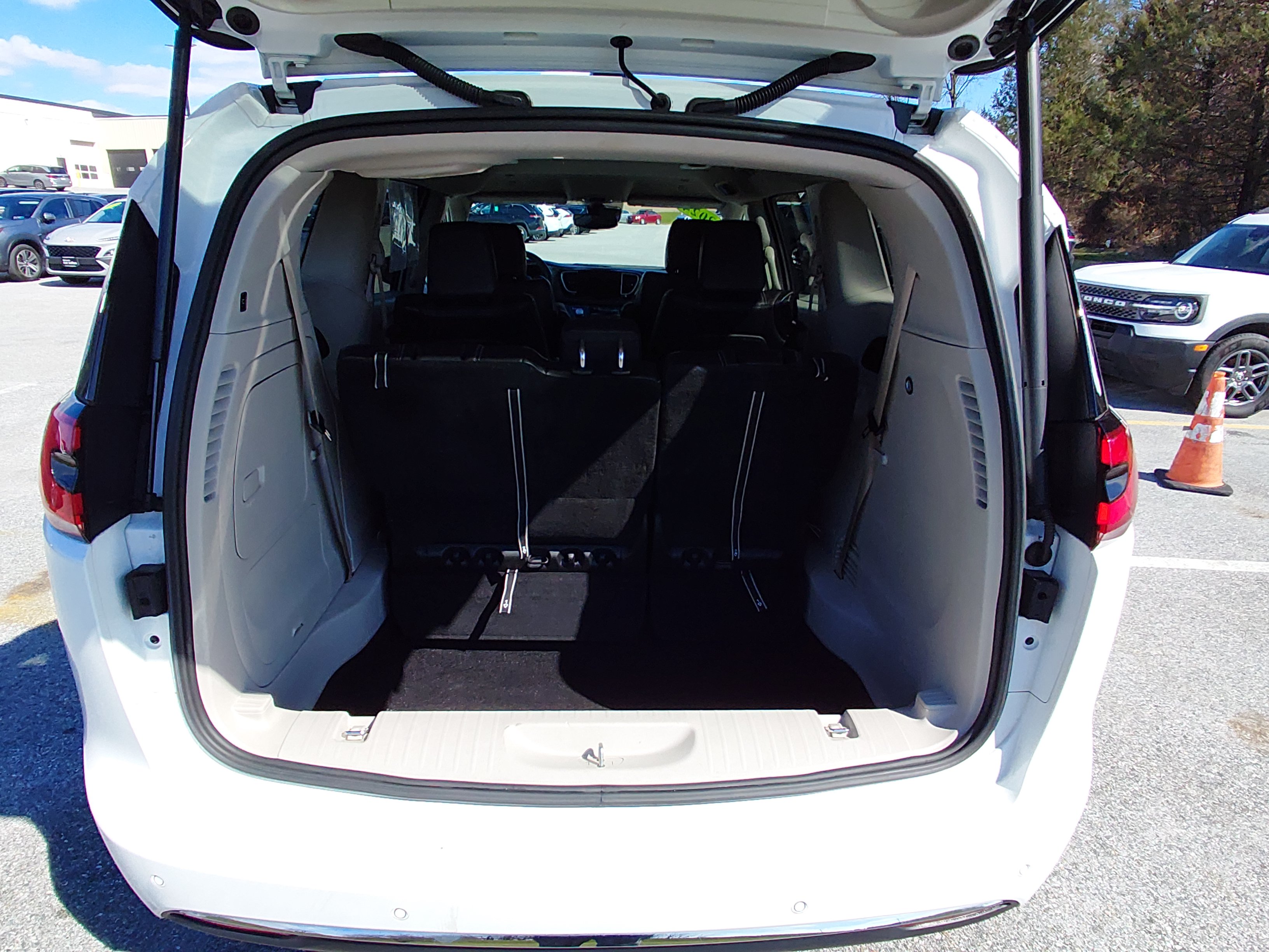 2024 Chrysler Pacifica PHEV Select - Photo 11