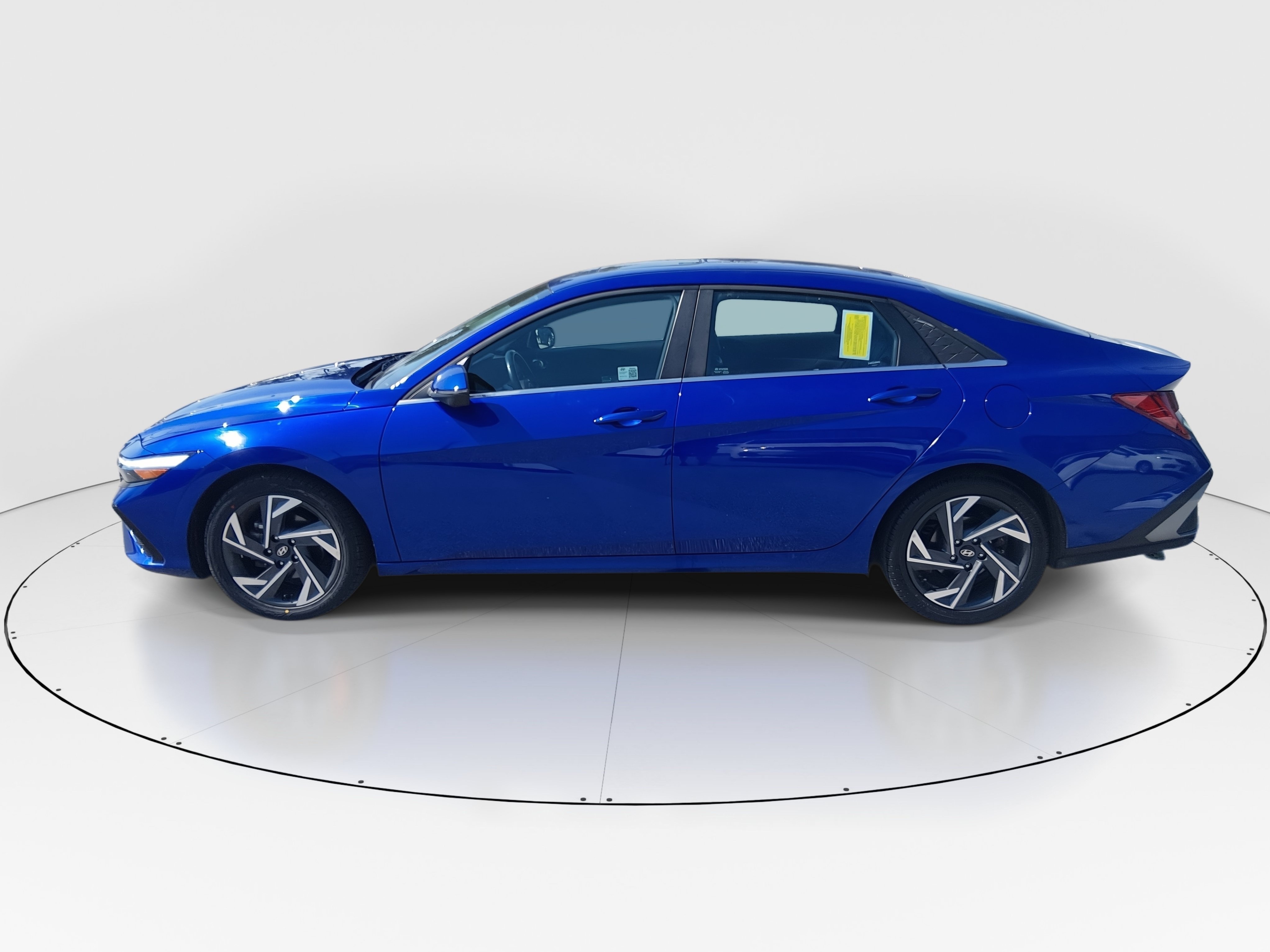 2024 Hyundai Elantra Limited - Photo 4
