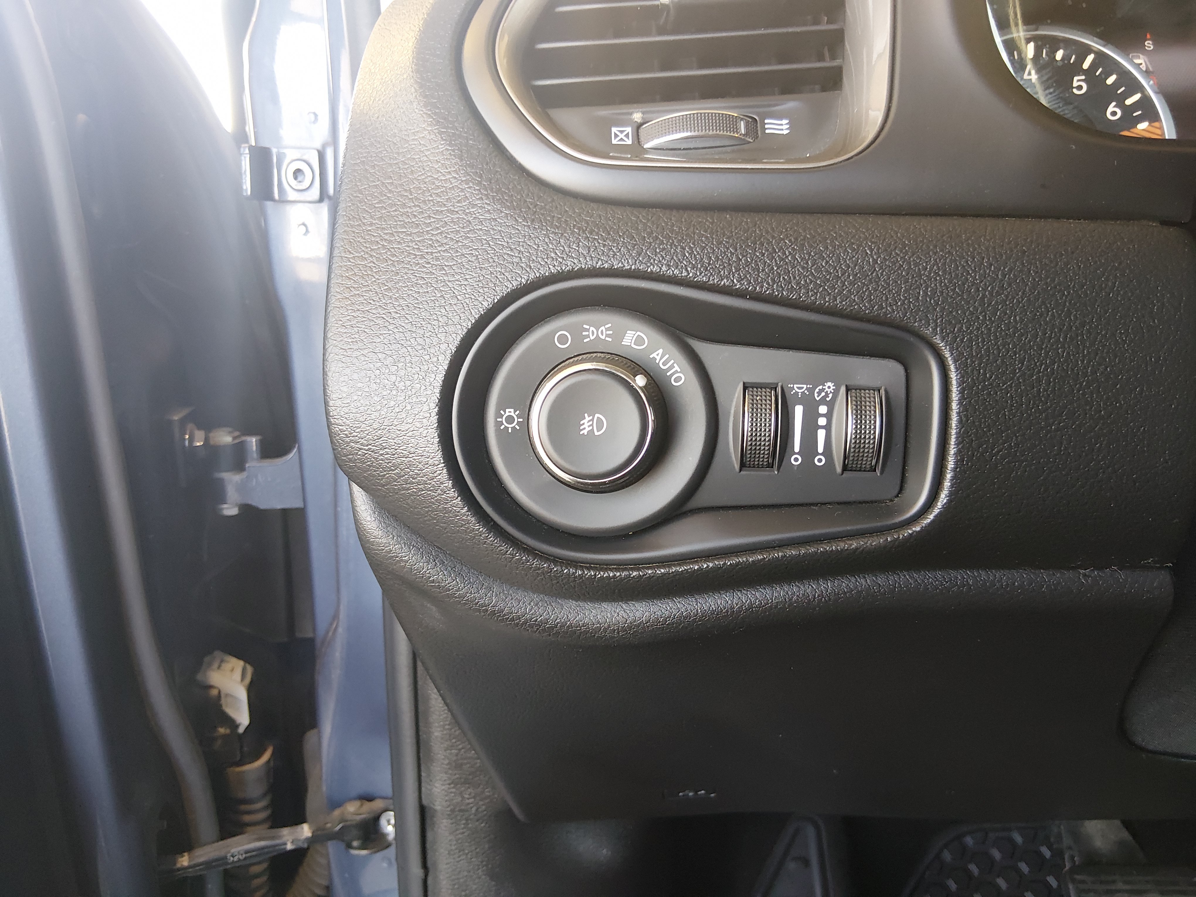 2022 Jeep Renegade Latitude - Photo 13