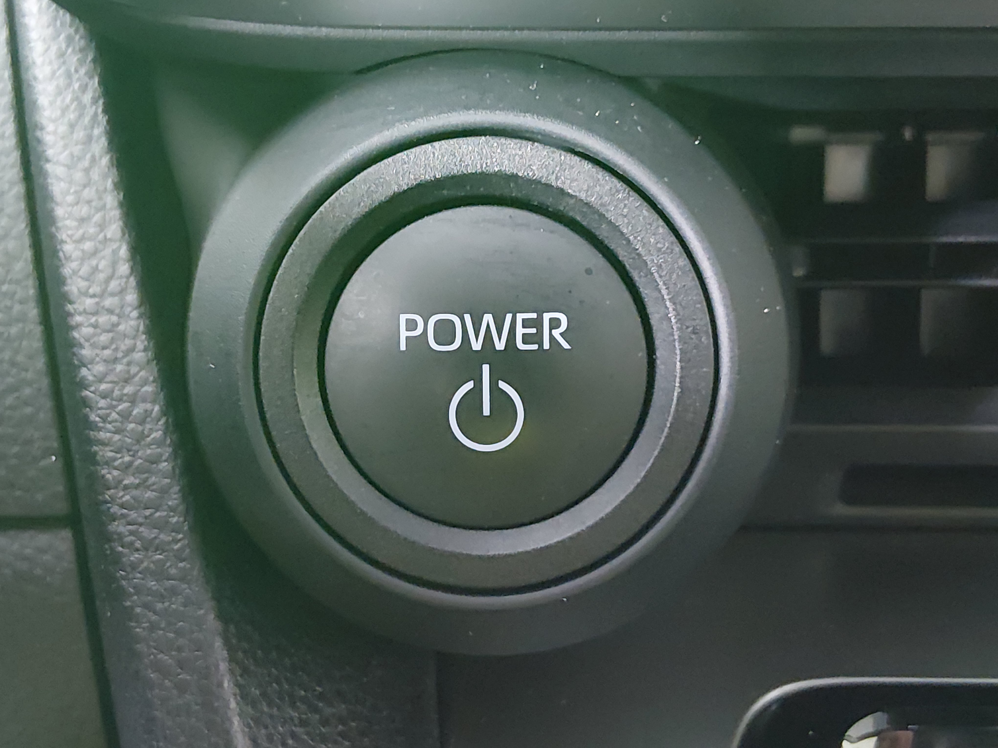 2025 Toyota Prius LE - Photo 17