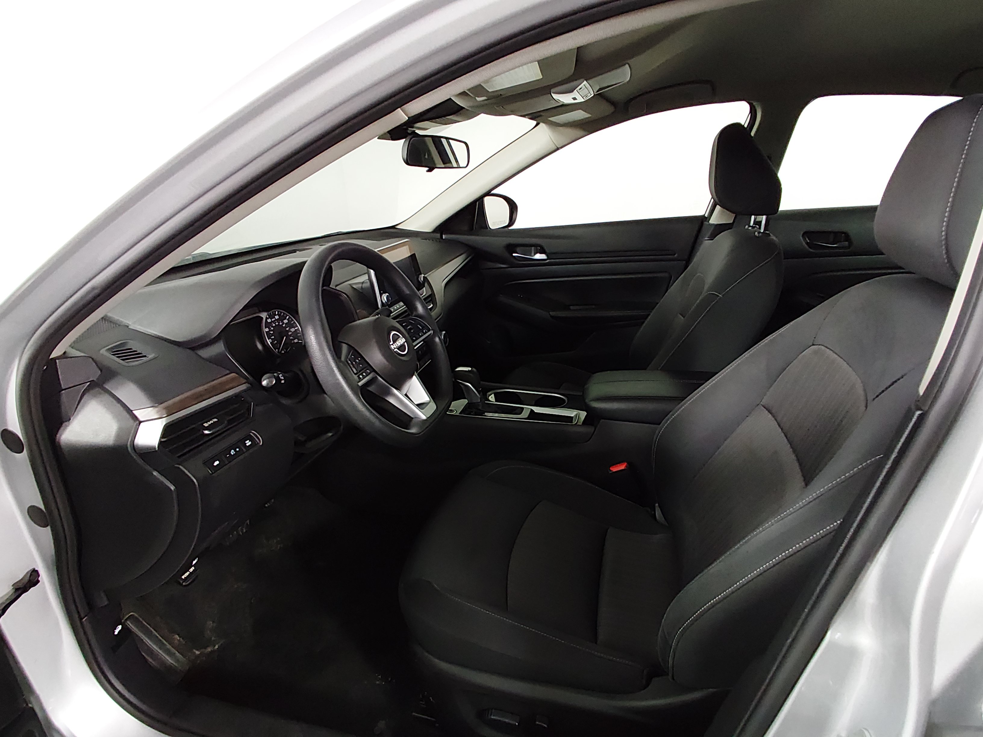 2024 Nissan Altima SV - Photo 18