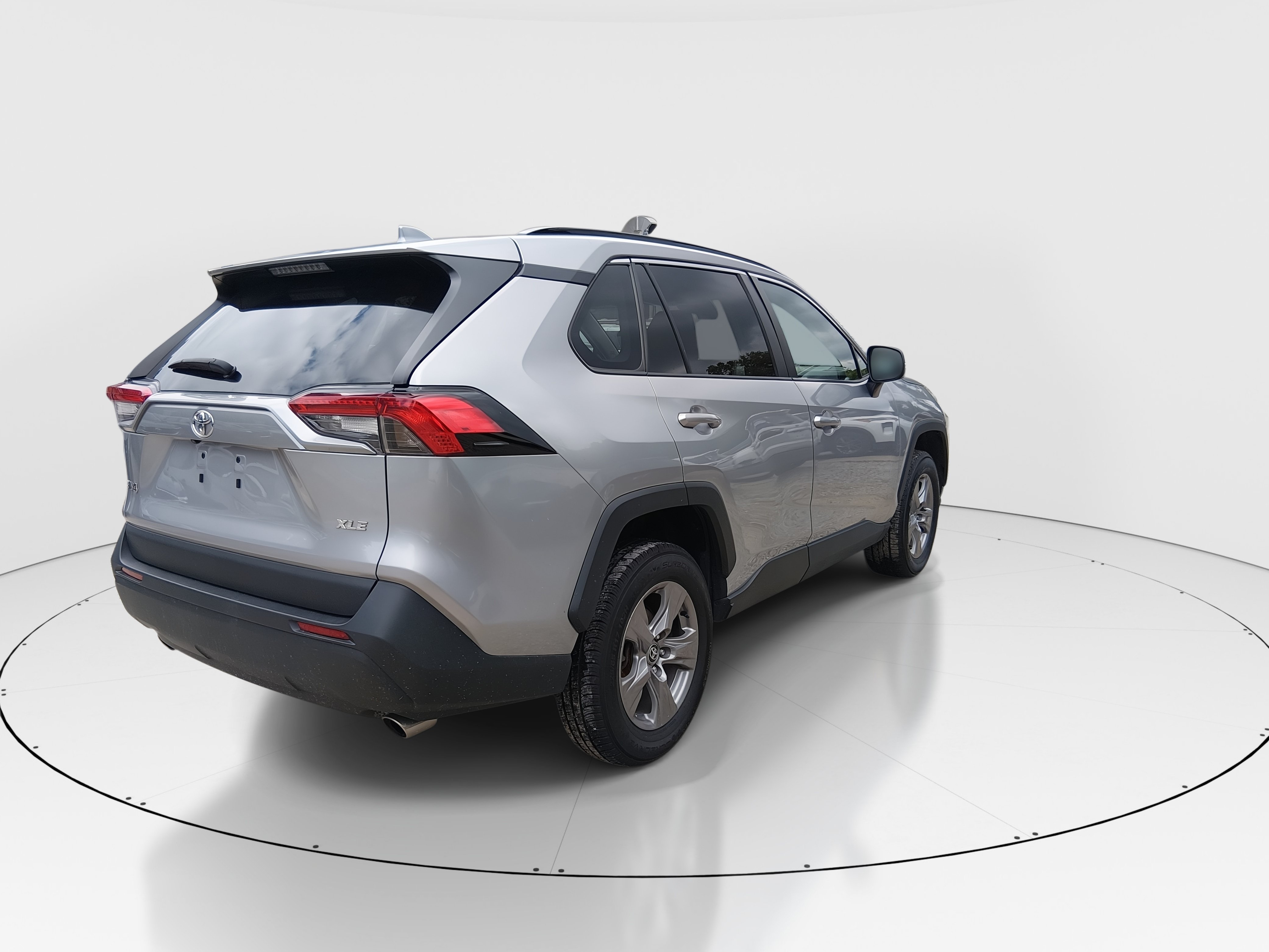 2023 Toyota RAV4 XLE - Photo 7