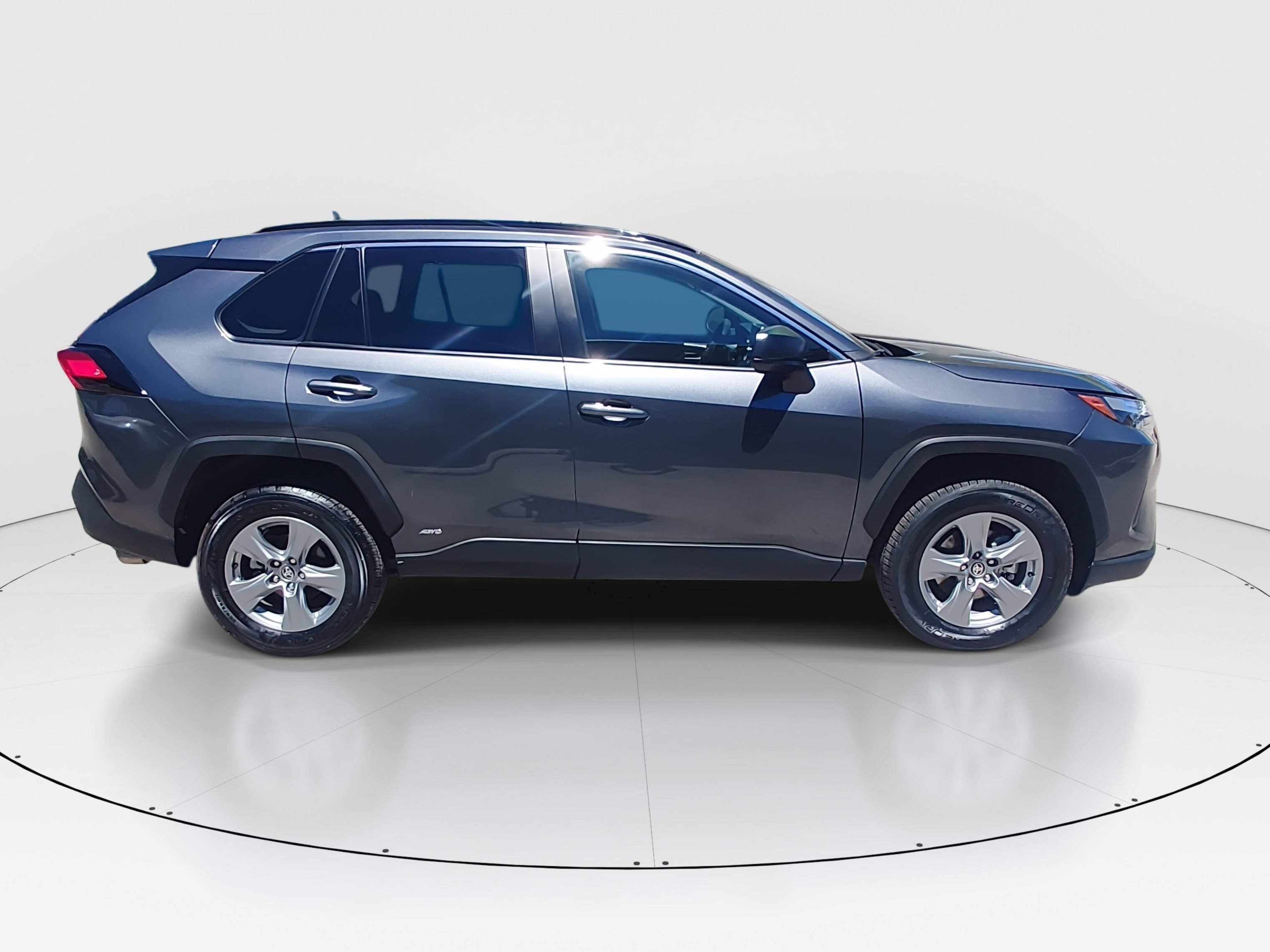 2025 Toyota RAV4 LE - Photo 8
