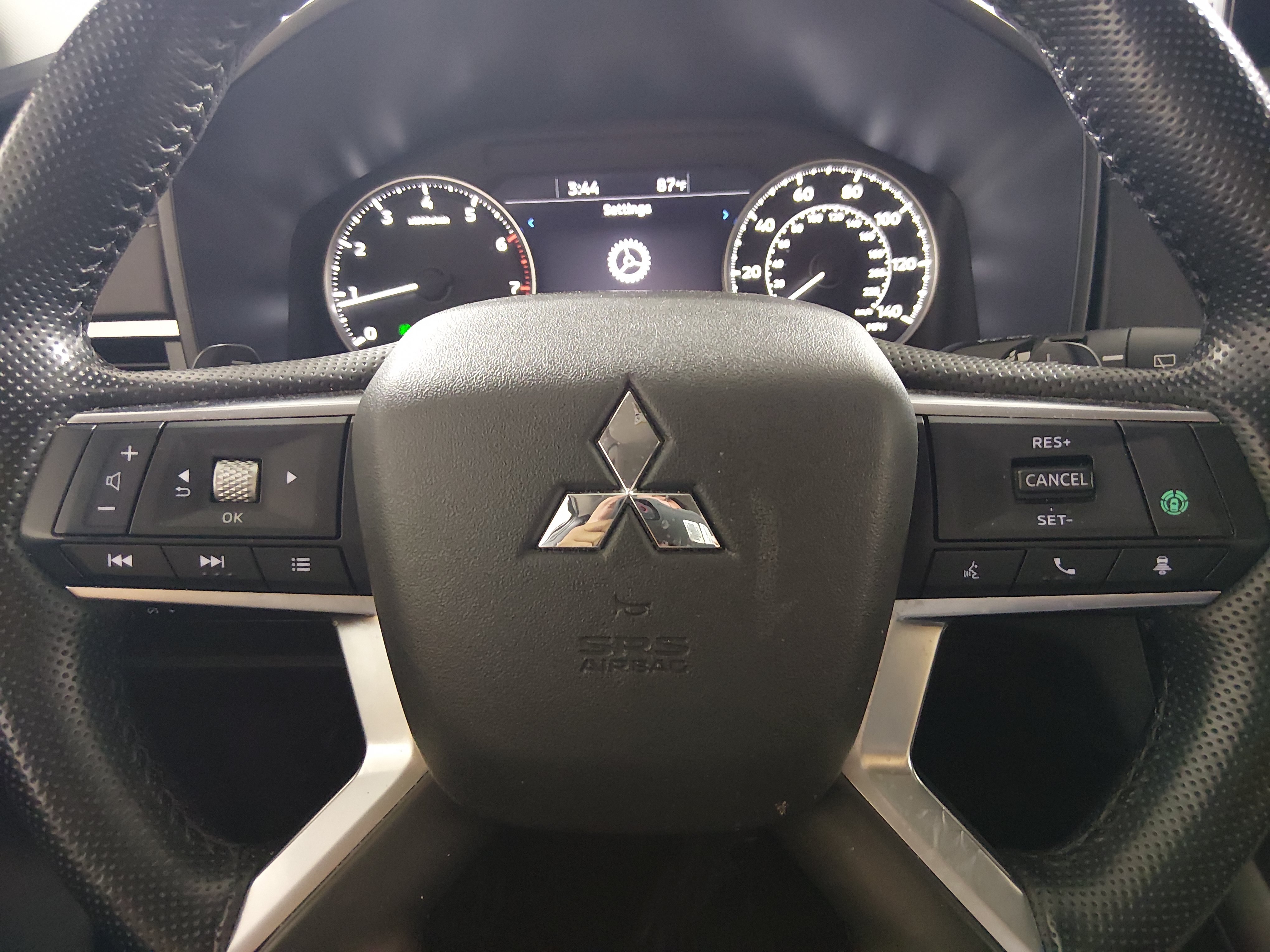 2024 Mitsubishi Outlander SE - Photo 12