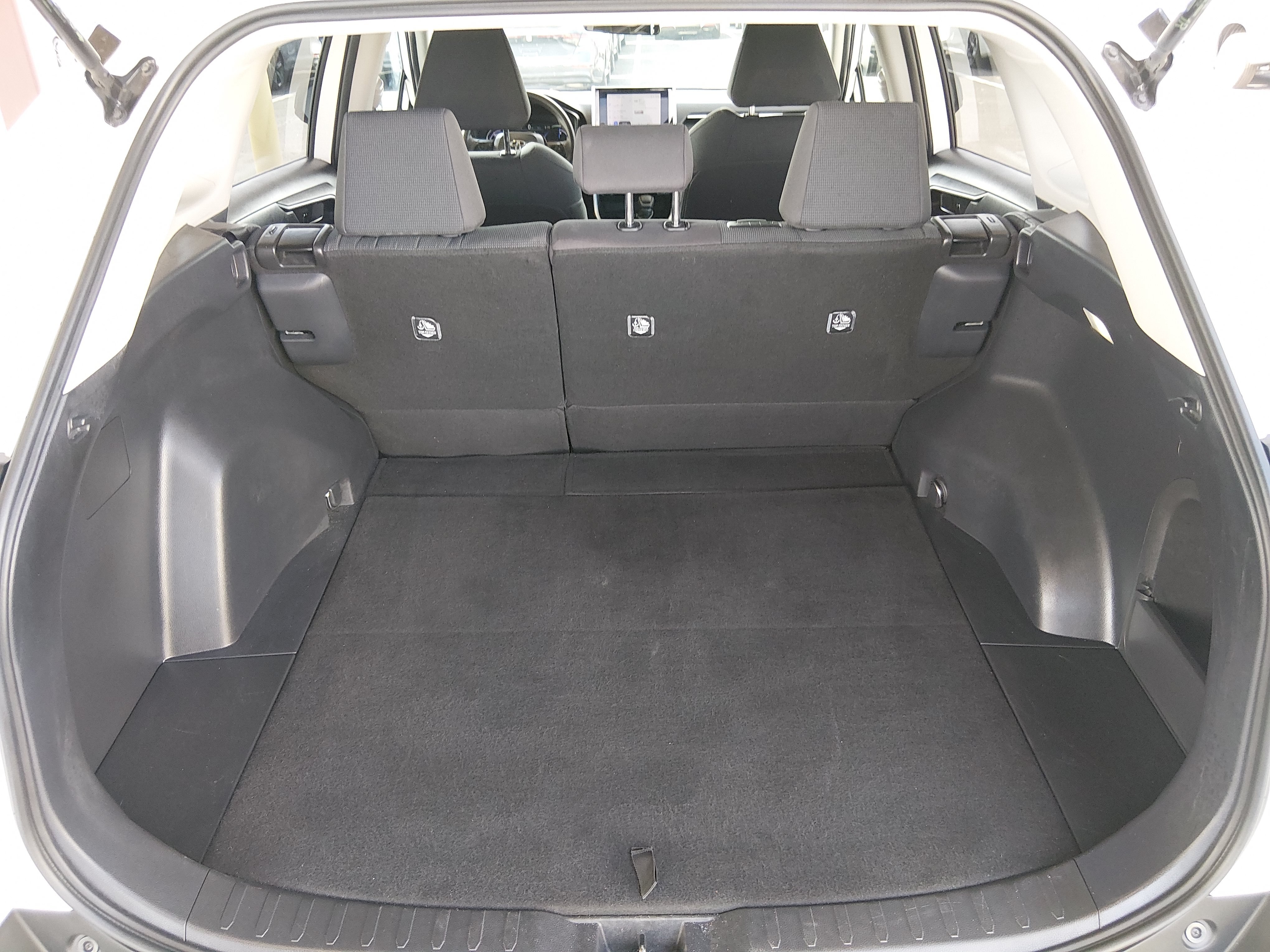 2025 Toyota RAV4 LE - Photo 11