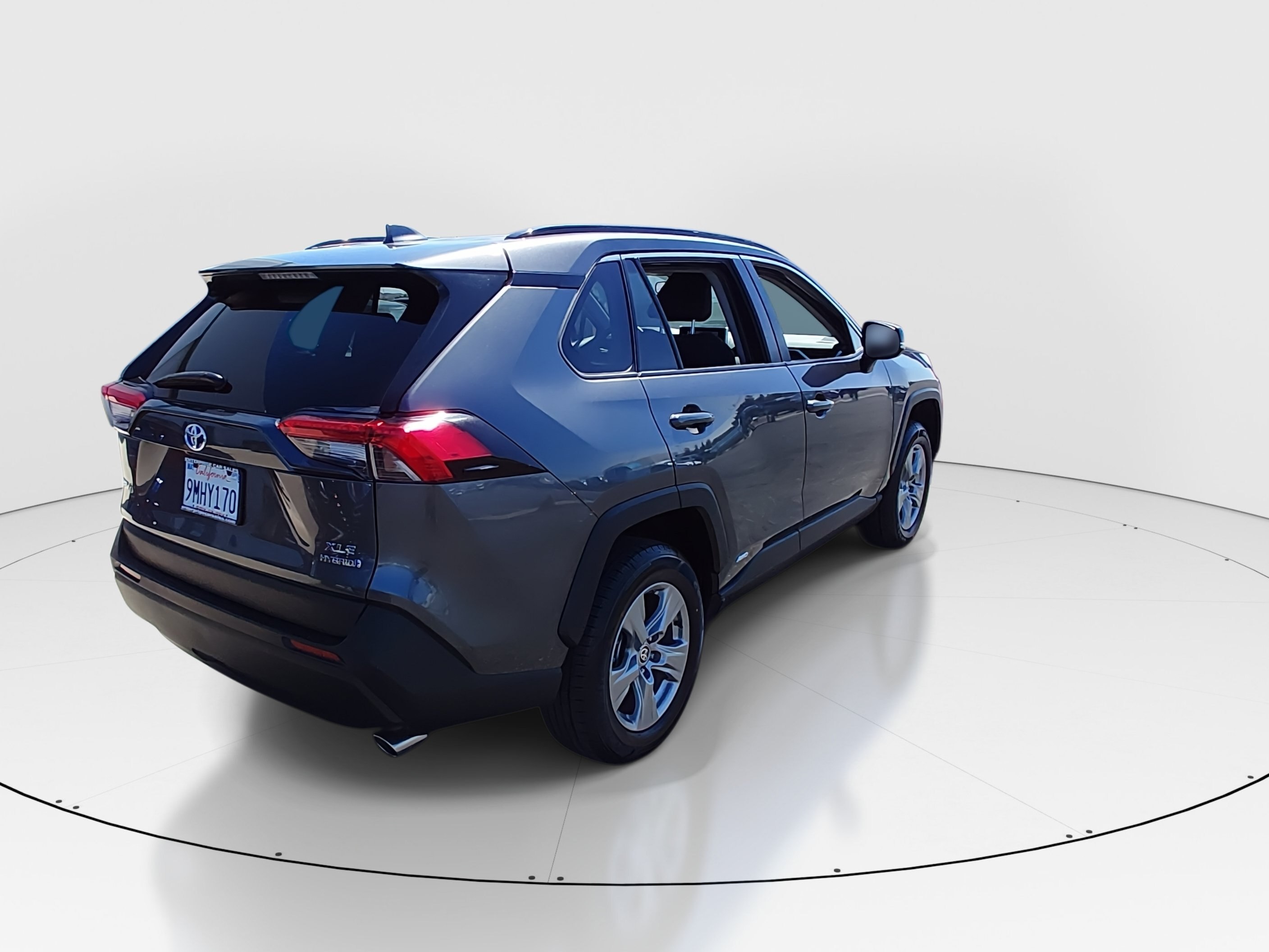2024 Toyota RAV4 XLE - Photo 7