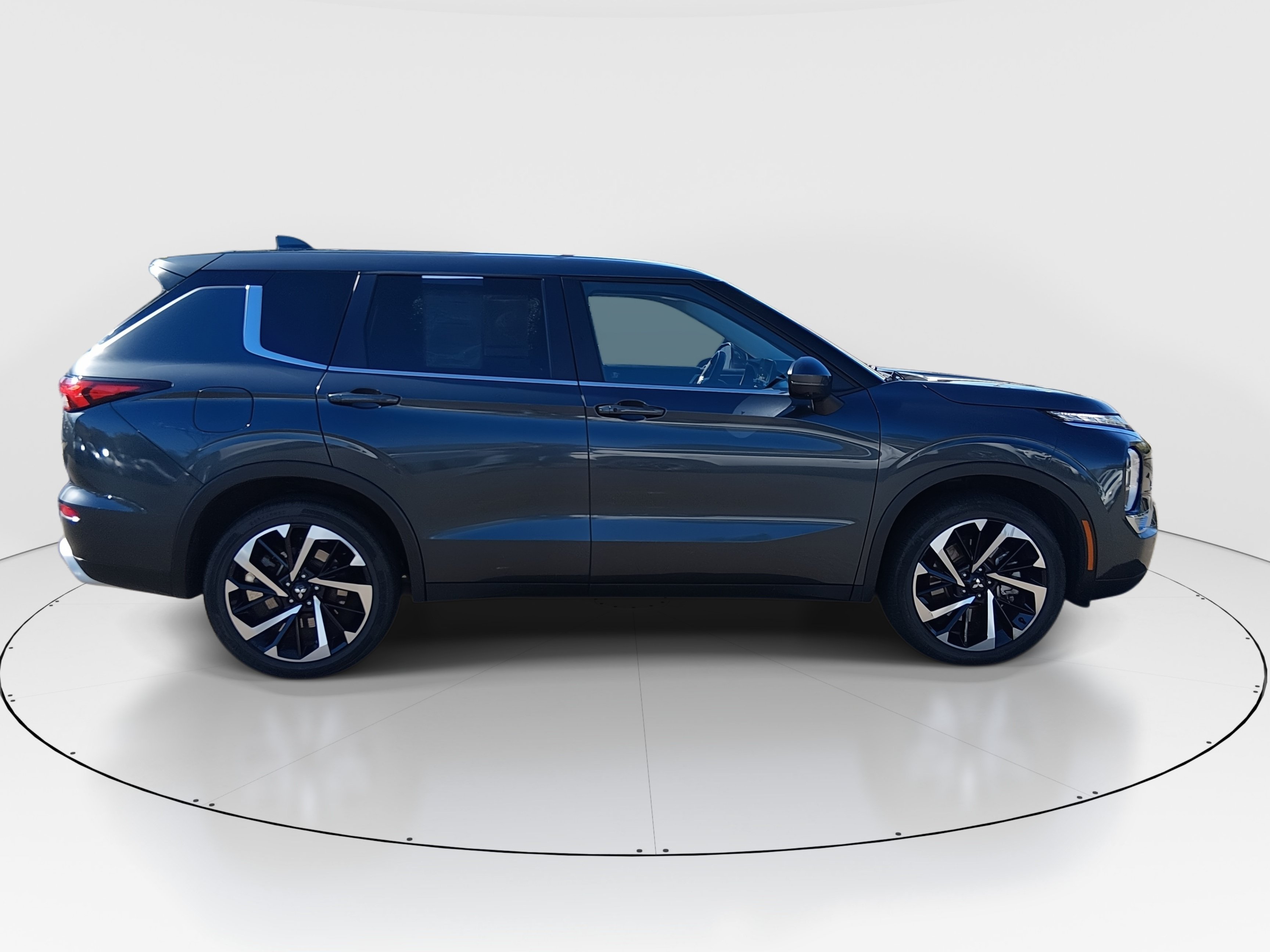 2024 Mitsubishi Outlander SE - Photo 8