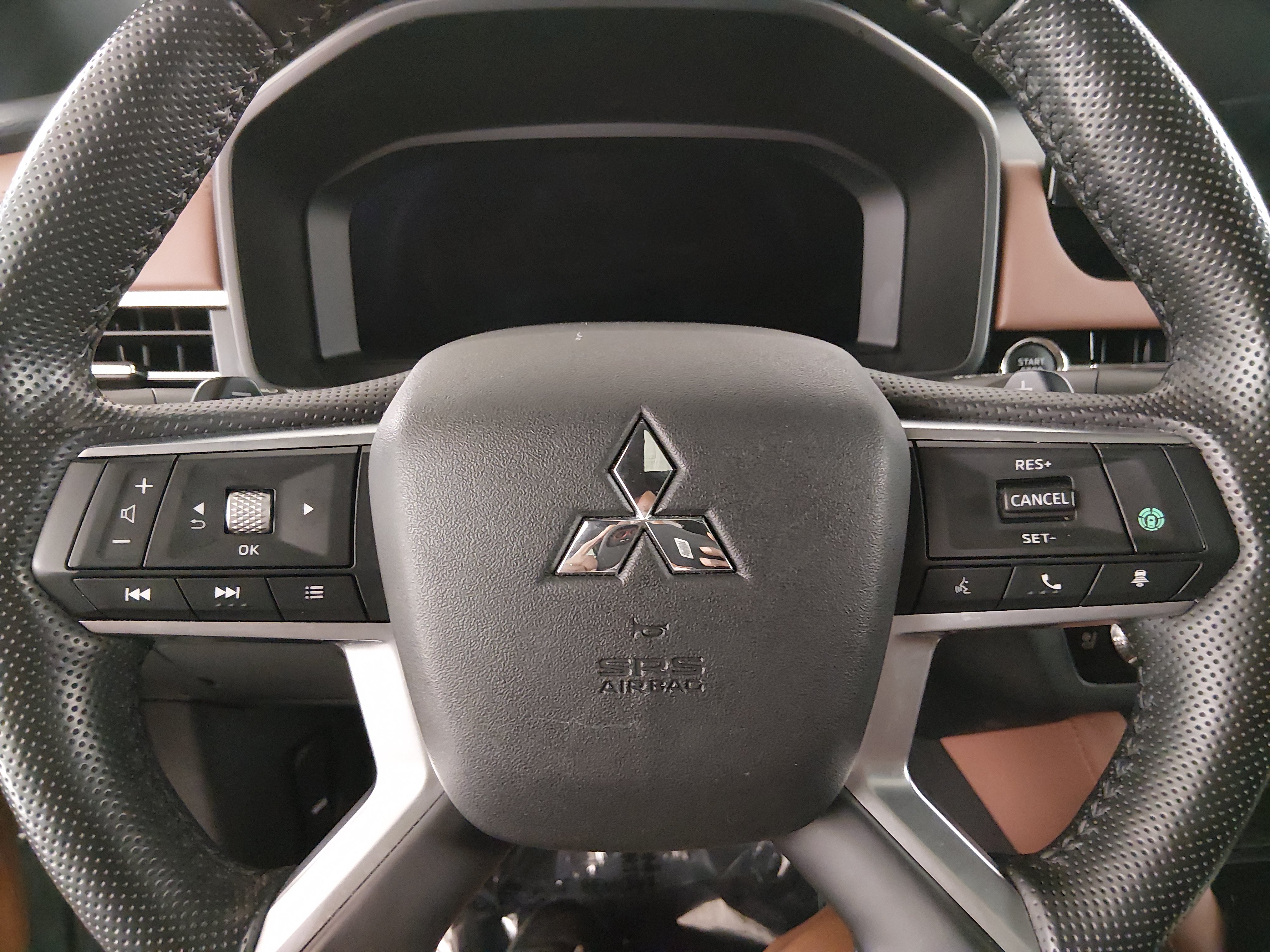 2025 Mitsubishi Outlander SEL - Photo 12