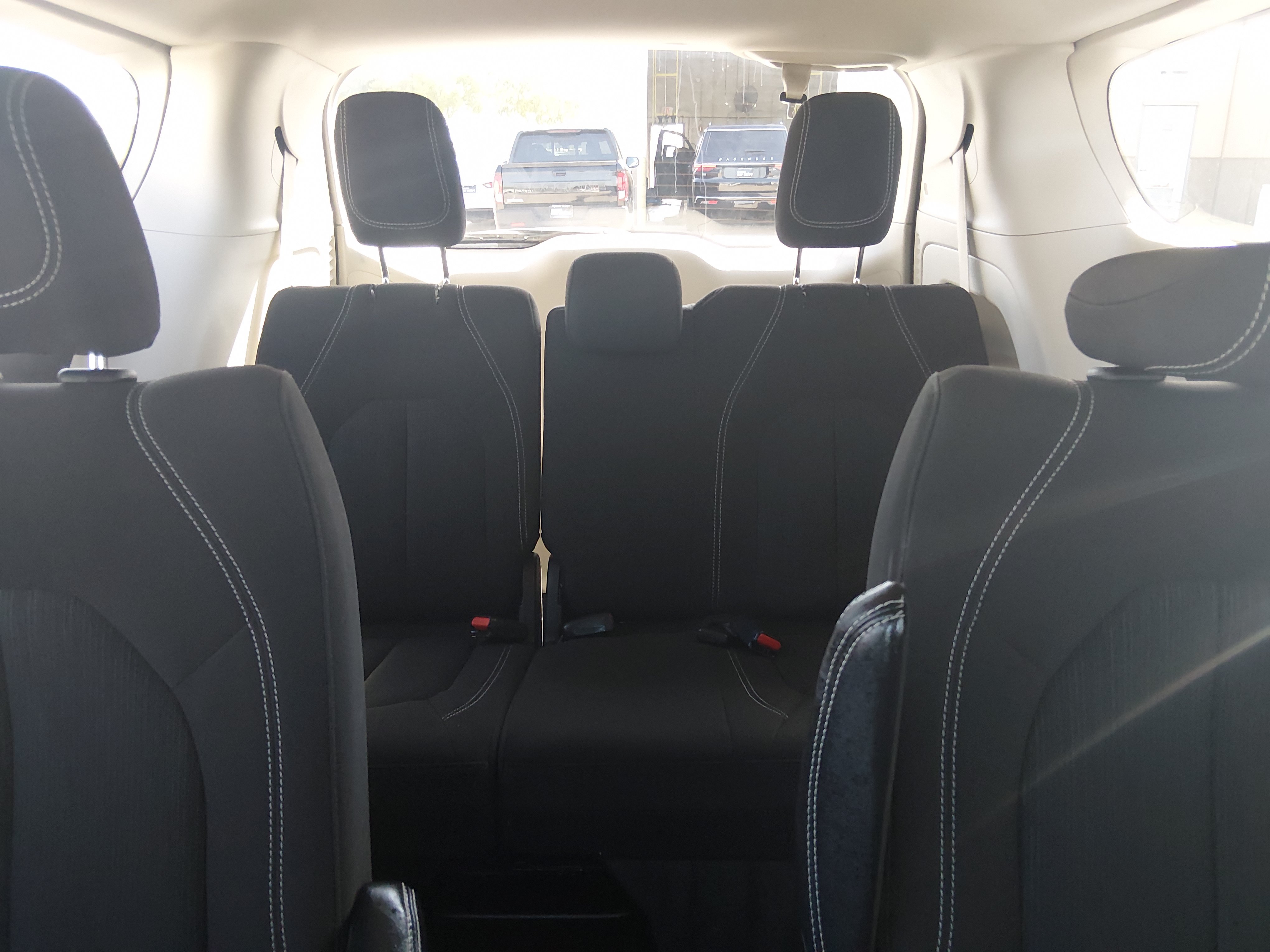 2023 Chrysler Voyager LX - Photo 17