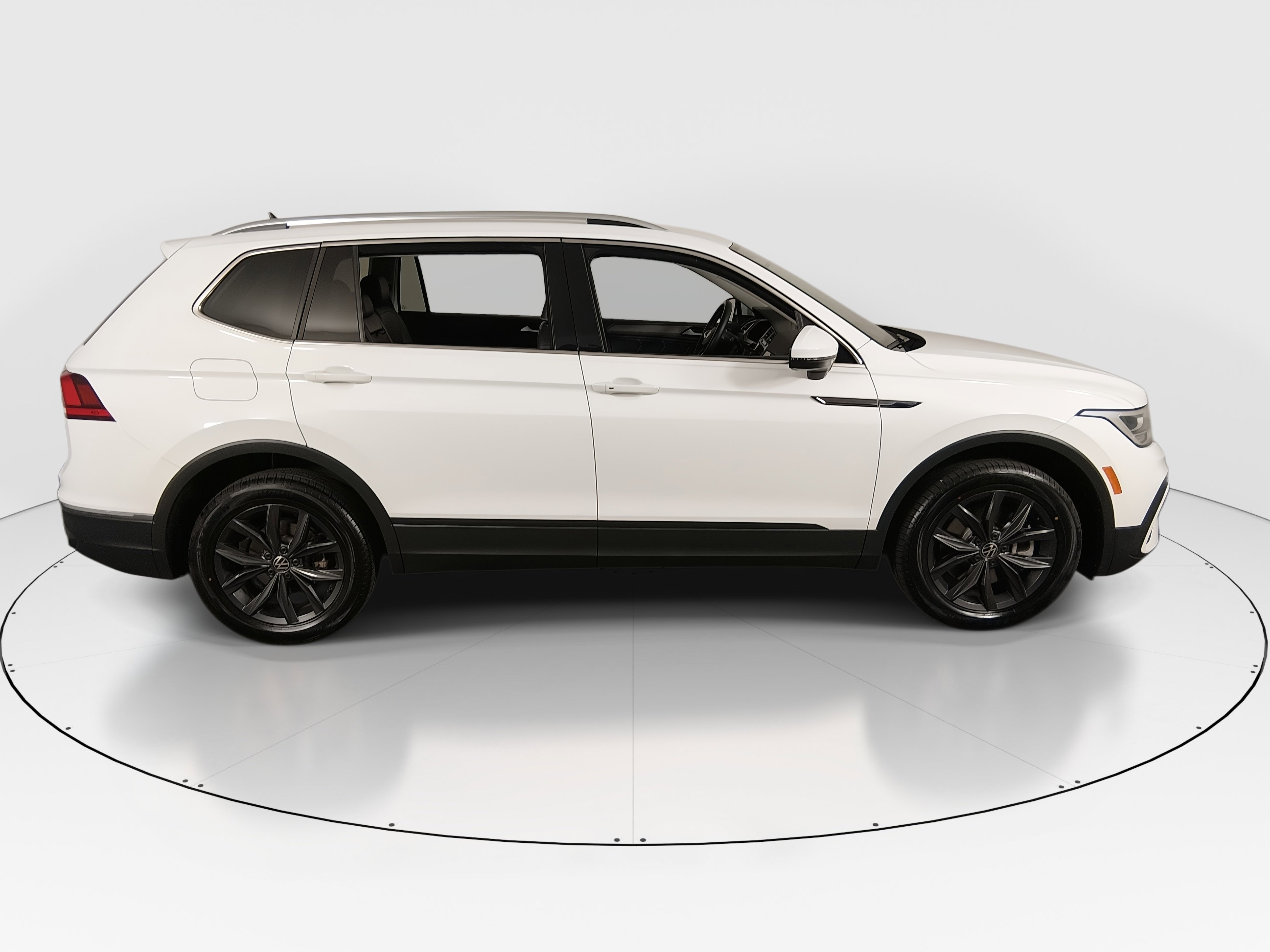 2024 Volkswagen Tiguan SE - Photo 8