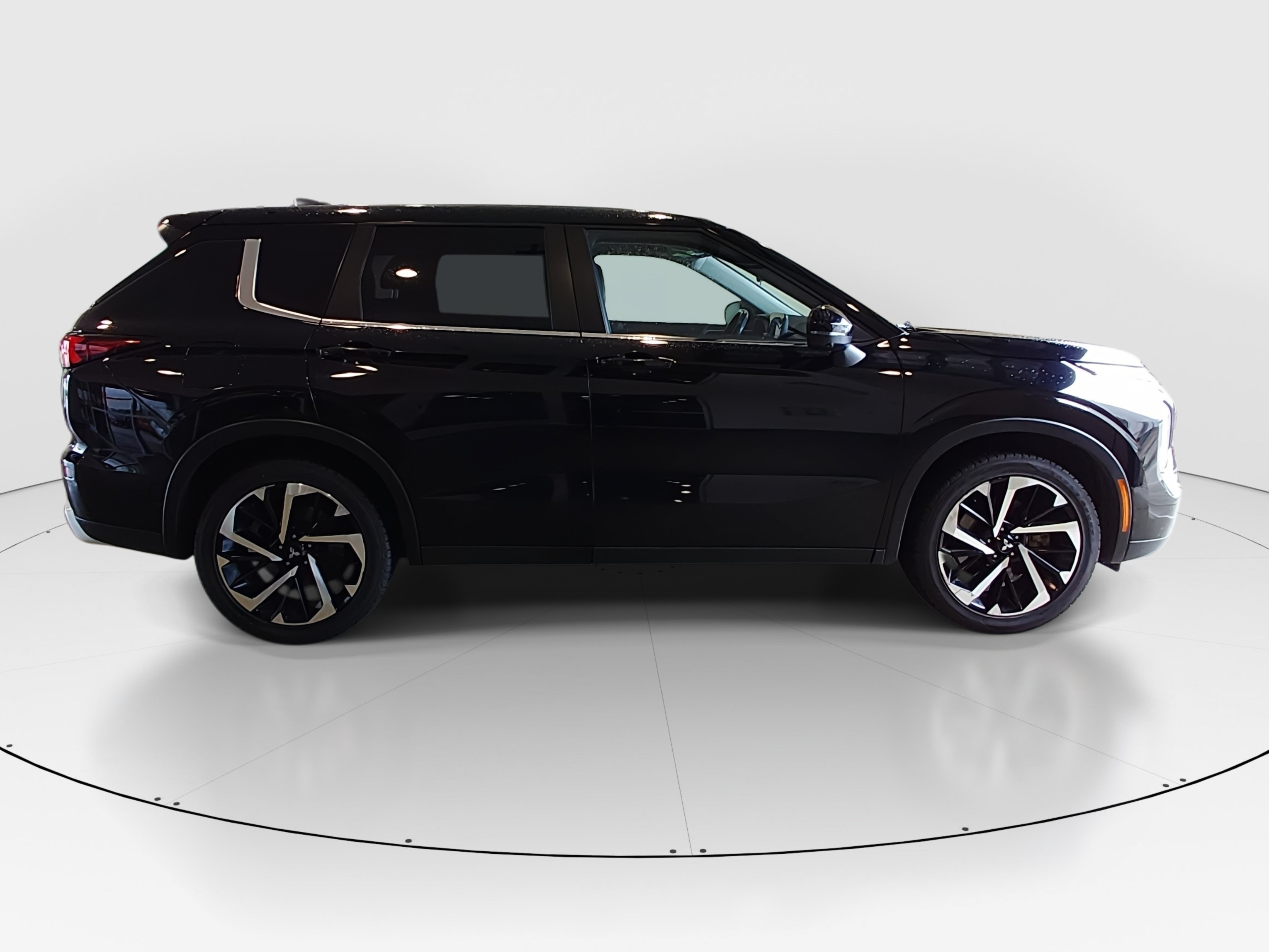 2024 Mitsubishi Outlander SE - Photo 8