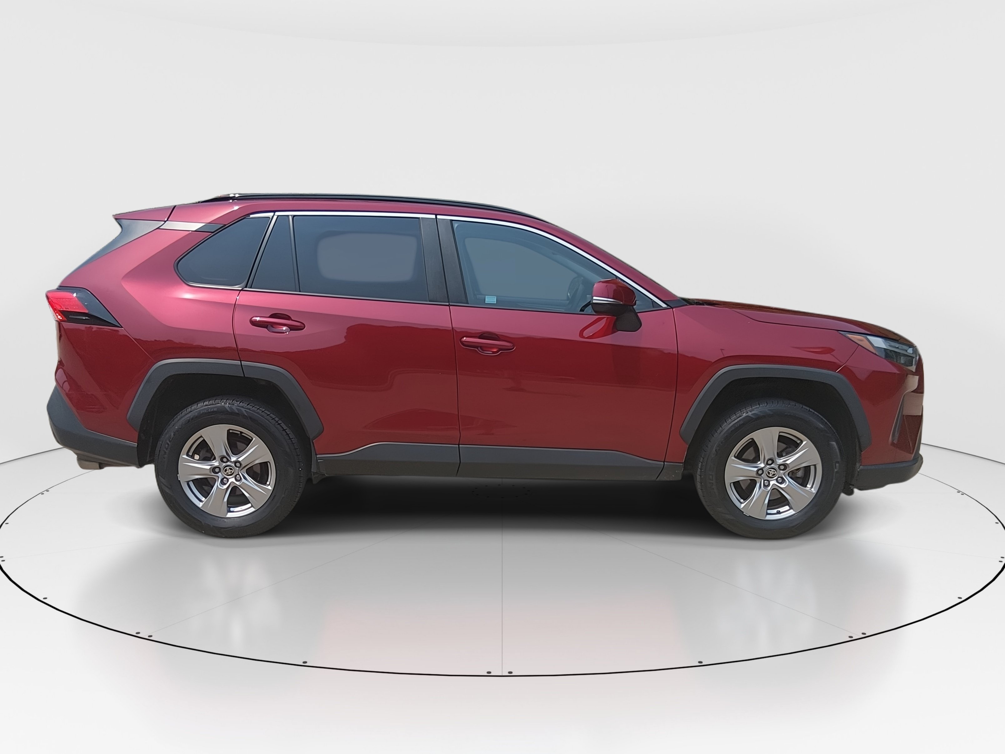2022 Toyota RAV4 XLE - Photo 8