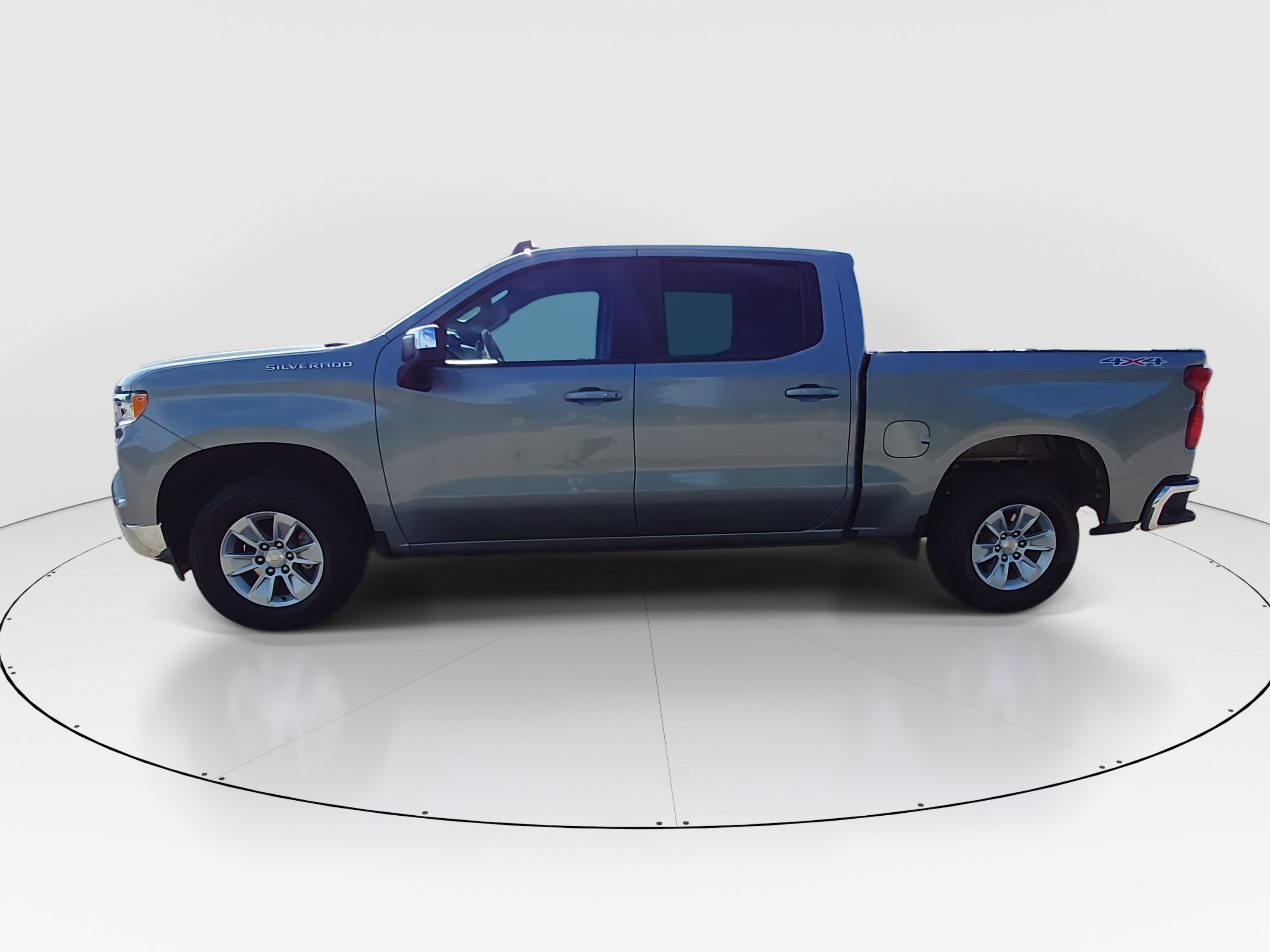 2025 Chevrolet Silverado 1500 LT - Photo 4