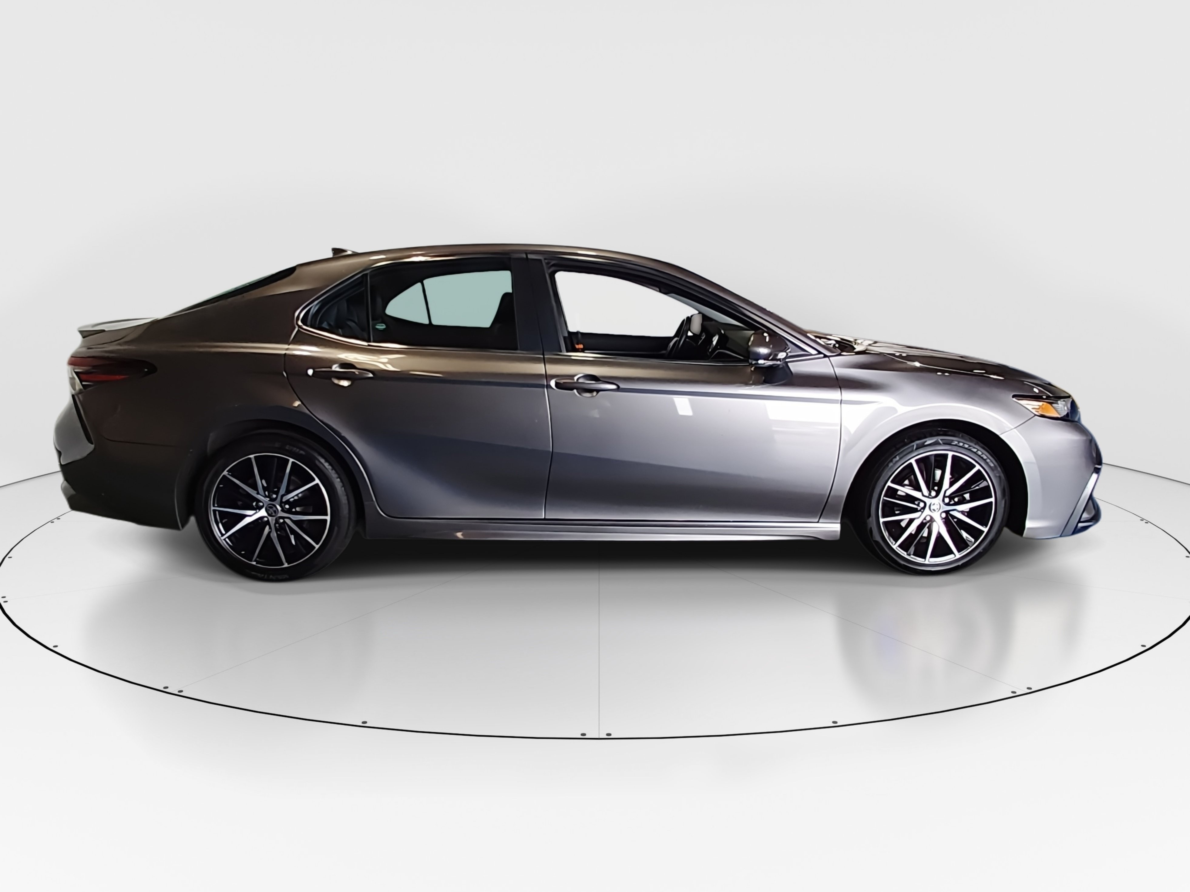 2024 Toyota Camry SE - Photo 8