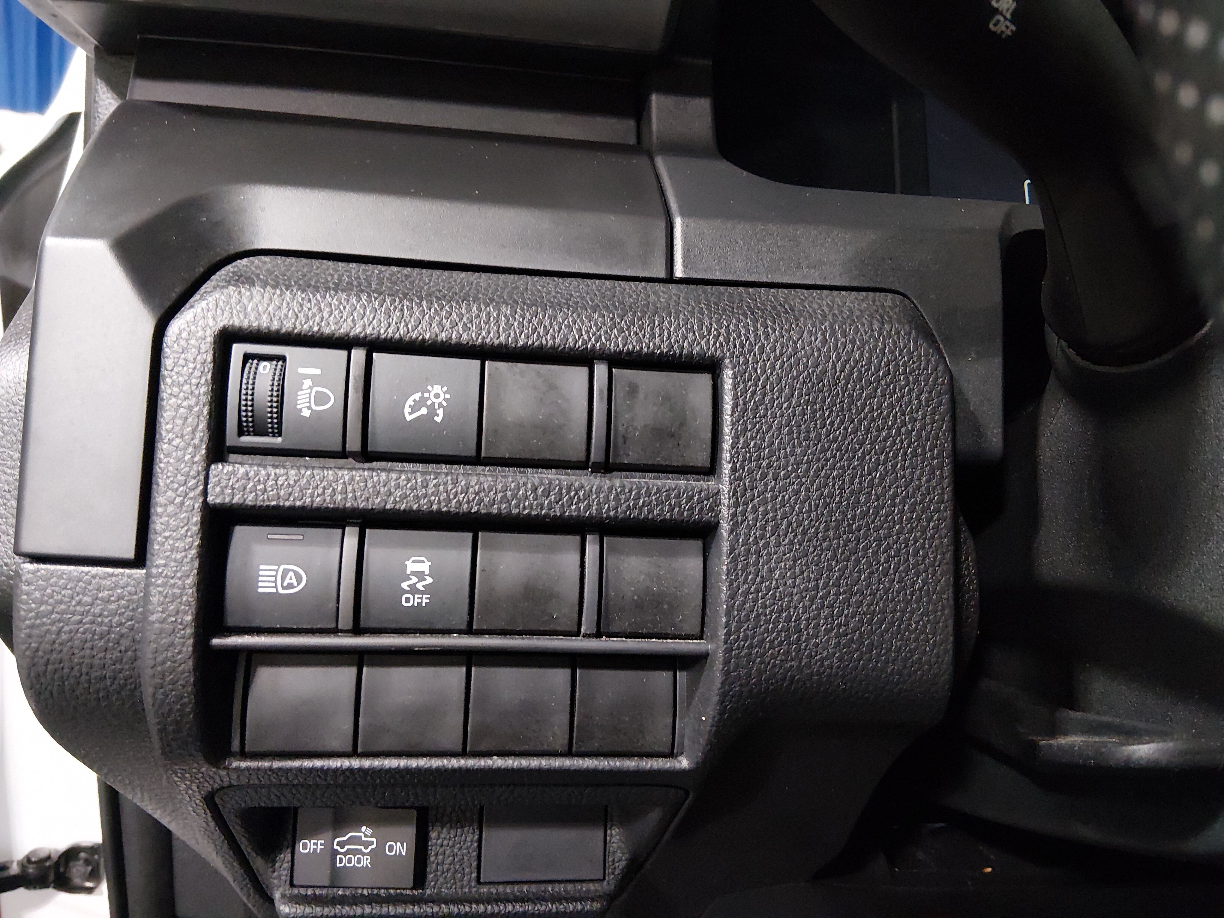 2025 Toyota Tacoma SR - Photo 13