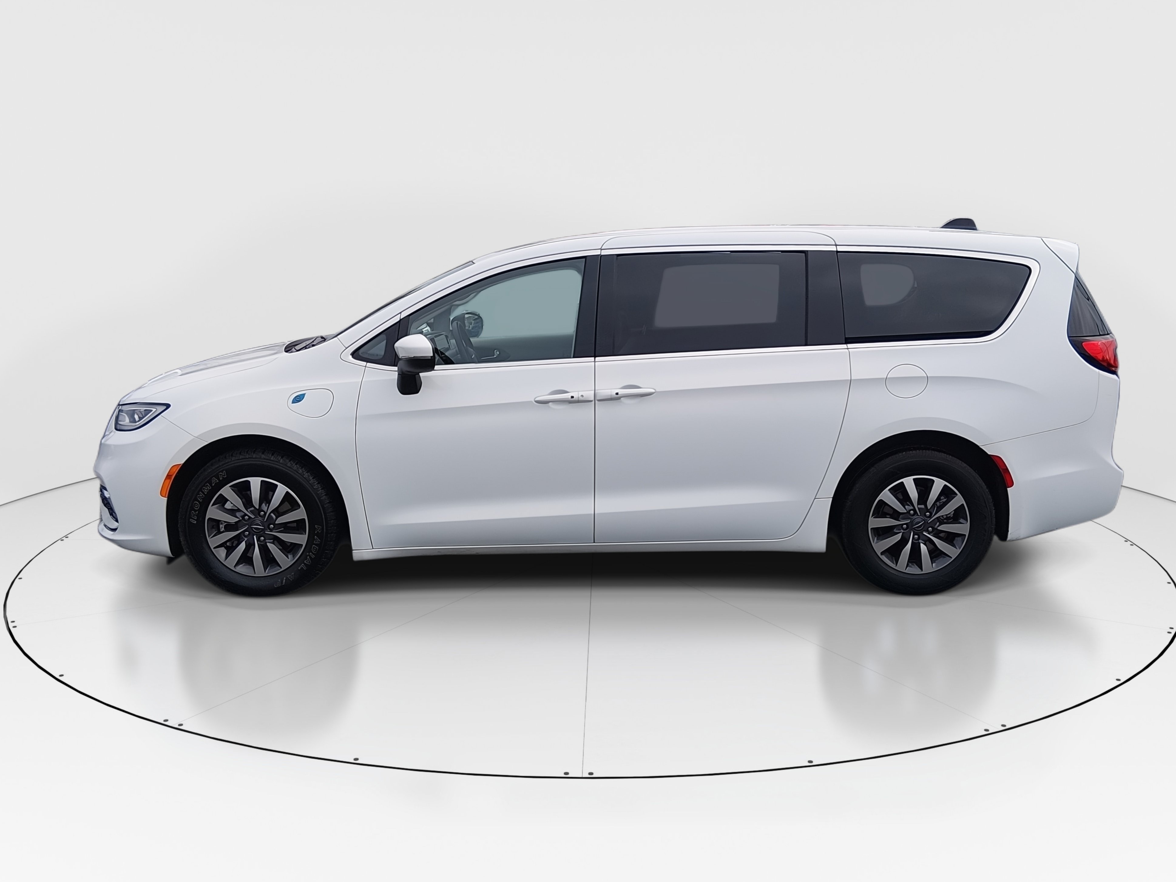 2023 Chrysler Pacifica Hybrid Touring L - Photo 4
