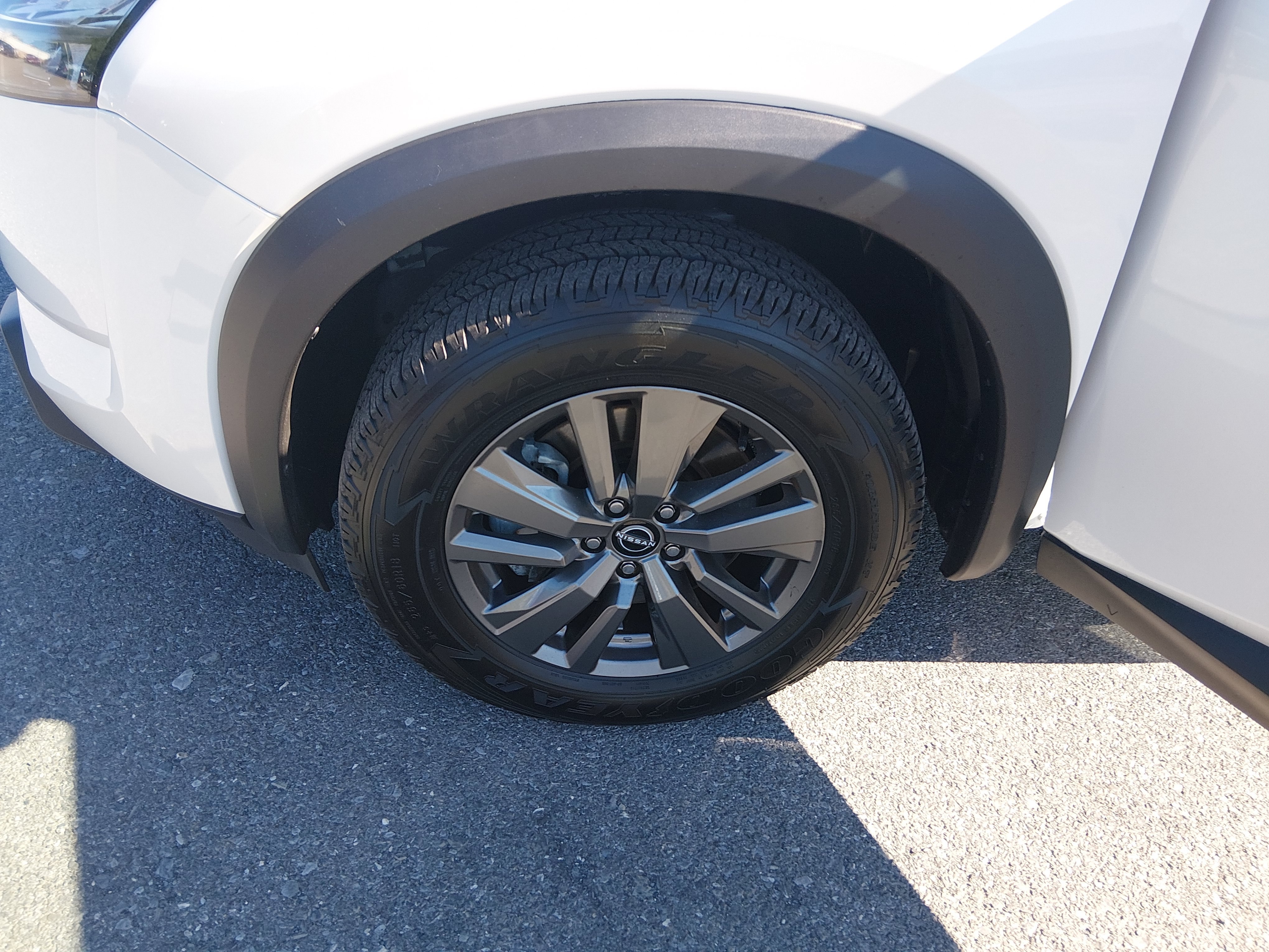 2025 Nissan Pathfinder SV - Photo 10