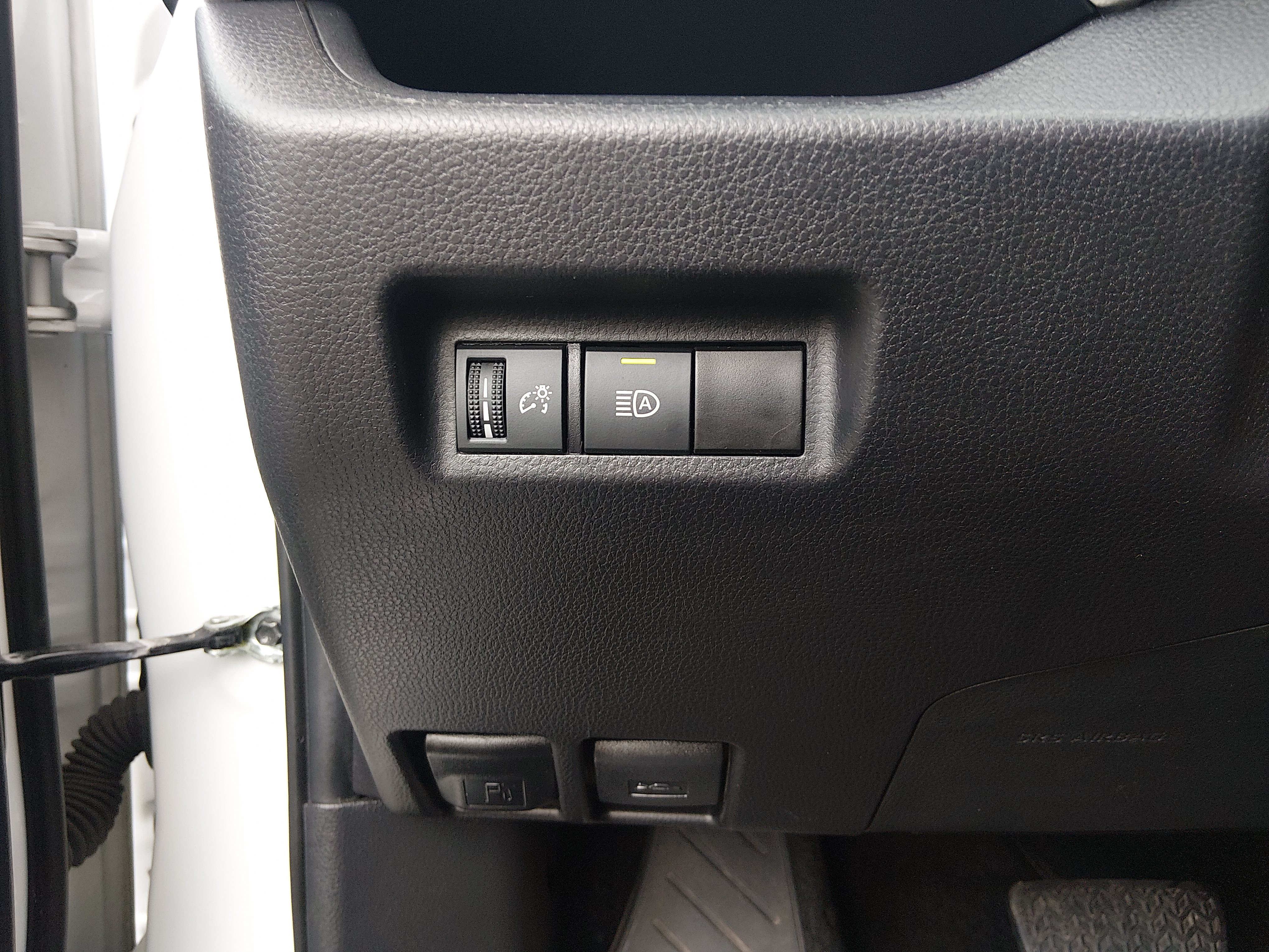 2024 Toyota RAV4 XLE - Photo 13